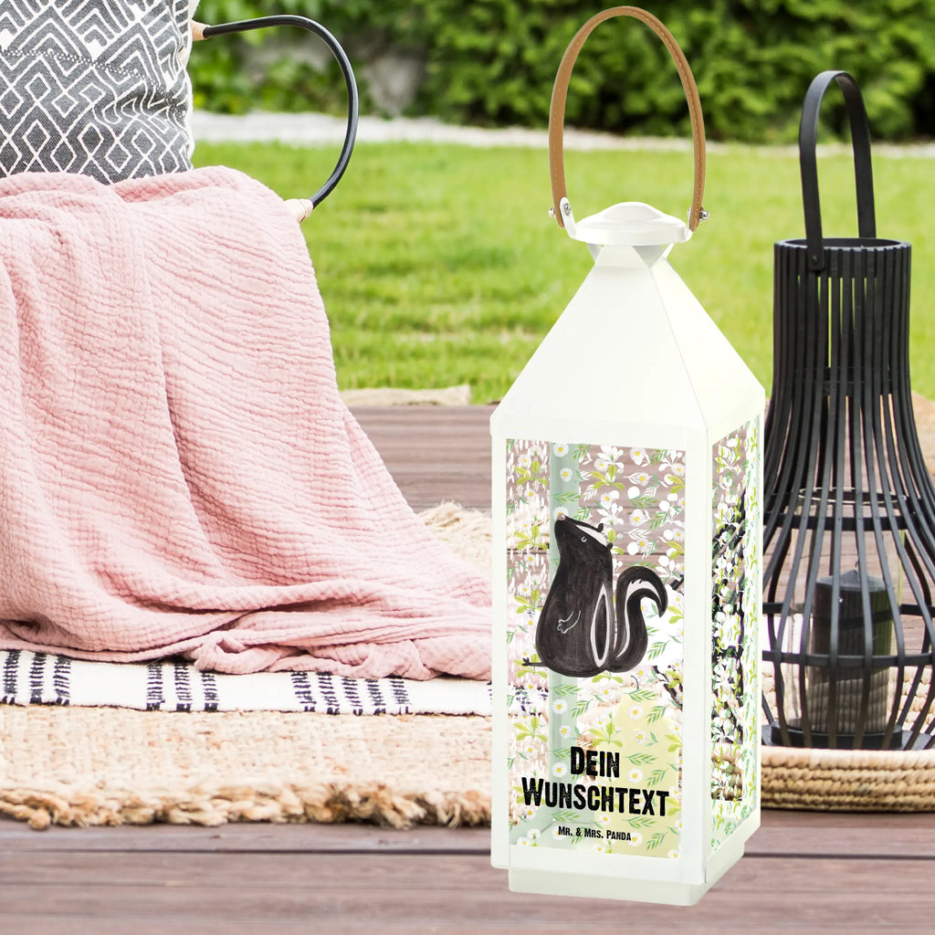 Personalisierte Deko Laterne Stinktier sitzend Leuchten, Klassische Laterne Mit Namensgravur, Motivlaterne Mit Namensgravur, Shabby-Chic-Laterne Mit Wunschname, Hängelaterne Deko Mit Namen, Kerzenlaterne Mit Namensdruck, Holzlaterne Mit Namensdruck, Terrasse-Laterne Mit Wunschnamen, Maritim-Laterne Mit Wunschname, Laterne Mit Sternenmuster Und Namen, Moderne Laterne Mit Namen, Tischlaterne Mit Wunschname, Lichterkettenlaterne Mit Namen, Windlicht, Spiegelglas-Laterne Mit Namensdruck, Wetterfeste Laterne Mit Wunschname, XXL-Laterne Mit Wunschname, Pastellfarbene Laterne Mit Namensdruck, Weiße Laterne Mit Wunschname, Stellbare Laterne Mit Namen, Landhausstil-Laterne Mit Namen, Lichterlaterne Mit Wunschname, Metall Laterne, Rustikale Laterne Mit Namensgravur, Laterne Mit Griff Und Wunschname, Laternenwindlicht Mit Namen, LED-Laterne Mit Namensgravur, Metalllaterne Mit Namen, Minimalistische Laterne Mit Namen, Dekolaterne Mit Wunschname, Personalisierte Deko Laterne, Gartenlaterne Personalisiert, Laterne Mit Blumenmotiv Und Wunschname, Skandinavische Laterne Mit Namen, Hängelaterne Mit Namensgravur, Glaslaterne Mit Wunschname, Romantische Laterne Mit Wunschname, Beleuchtete Laterne Mit Namen, Vintage-Laterne Personalisiert, Laternen-Set Personalisiert, Kleine Laterne Mit Namensdruck, Deko Laterne, Deko Laterne Mit Namen, Outdoor-Laterne Mit Wunschname, Orientalische Laterne Mit Namensdruck, Innenraum-Laterne Mit Namen, Teelichthalter Laterne Mit Wunschname, Hängeleuchte, Laterne Deko Mit Namen, Windlichtlaterne Mit Namensgravur, Stinktier, Skunk, Besserwisser, Stinker, Stinki, Recht, Büro, Wildtier, Raubtier, Spruch