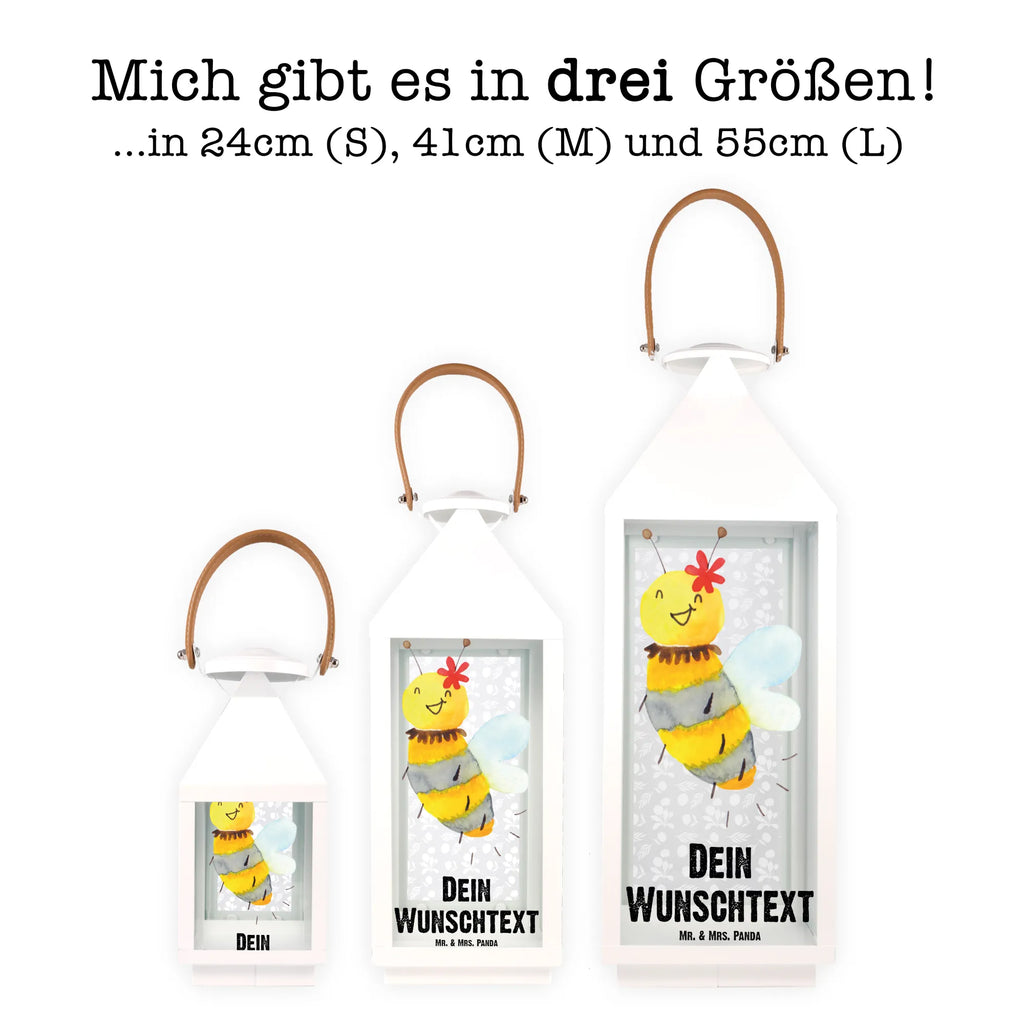 Personalisierte Deko Laterne Biene Blume Stellbare Laterne Mit Namen, Rustikale Laterne Mit Namensgravur, Hängelaterne Mit Namensgravur, Windlichtlaterne Mit Namensgravur, Wetterfeste Laterne Mit Wunschname, Moderne Laterne Mit Namen, Personalisierte Deko Laterne, Minimalistische Laterne Mit Namen, Spiegelglas-Laterne Mit Namensdruck, Skandinavische Laterne Mit Namen, Lichterlaterne Mit Wunschname, Teelichthalter Laterne Mit Wunschname, Kerzenlaterne Mit Namensdruck, Lichterkettenlaterne Mit Namen, Glaslaterne Mit Wunschname, Terrasse-Laterne Mit Wunschnamen, Pastellfarbene Laterne Mit Namensdruck, XXL-Laterne Mit Wunschname, Hängelaterne Deko Mit Namen, Laterne Mit Blumenmotiv Und Wunschname, Innenraum-Laterne Mit Namen, Romantische Laterne Mit Wunschname, Vintage-Laterne Personalisiert, Holzlaterne Mit Namensdruck, Kleine Laterne Mit Namensdruck, Gartenlaterne Personalisiert, Dekolaterne Mit Wunschname, Deko Laterne Mit Namen, Weiße Laterne Mit Wunschname, Laterne Mit Griff Und Wunschname, Motivlaterne Mit Namensgravur, Orientalische Laterne Mit Namensdruck, LED-Laterne Mit Namensgravur, Laternenwindlicht Mit Namen, Laternen-Set Personalisiert, Maritim-Laterne Mit Wunschname, Laterne Mit Sternenmuster Und Namen, Shabby-Chic-Laterne Mit Wunschname, Metalllaterne Mit Namen, Laterne Deko Mit Namen, Landhausstil-Laterne Mit Namen, Klassische Laterne Mit Namensgravur, Beleuchtete Laterne Mit Namen, Outdoor-Laterne Mit Wunschname, Tischlaterne Mit Wunschname, Biene, Wespe, Hummel
