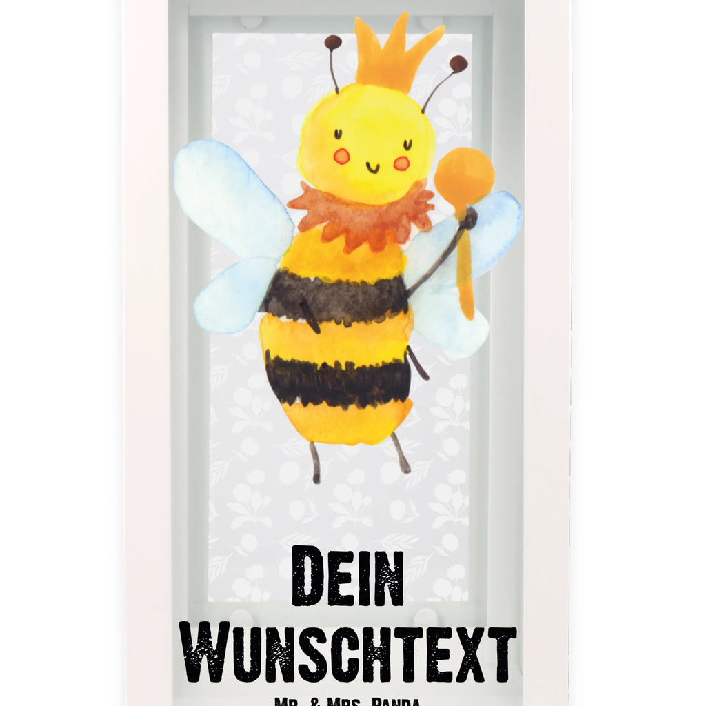 Personalisierte Deko Laterne Biene König Laterne Mit Sternenmuster Und Namen, Holzlaterne Mit Namensdruck, Motivlaterne Mit Namensgravur, Dekolaterne Mit Wunschname, Innenraum-Laterne Mit Namen, Klassische Laterne Mit Namensgravur, Deko Laterne Mit Namen, Teelichthalter Laterne Mit Wunschname, Gartenlaterne Personalisiert, Maritim-Laterne Mit Wunschname, Skandinavische Laterne Mit Namen, Stellbare Laterne Mit Namen, Laterne Mit Griff Und Wunschname, Rustikale Laterne Mit Namensgravur, Moderne Laterne Mit Namen, Weiße Laterne Mit Wunschname, Hängelaterne Mit Namensgravur, Romantische Laterne Mit Wunschname, Metalllaterne Mit Namen, LED-Laterne Mit Namensgravur, Personalisierte Deko Laterne, XXL-Laterne Mit Wunschname, Orientalische Laterne Mit Namensdruck, Laterne Deko Mit Namen, Lichterlaterne Mit Wunschname, Pastellfarbene Laterne Mit Namensdruck, Laternenwindlicht Mit Namen, Wetterfeste Laterne Mit Wunschname, Landhausstil-Laterne Mit Namen, Kerzenlaterne Mit Namensdruck, Spiegelglas-Laterne Mit Namensdruck, Lichterkettenlaterne Mit Namen, Glaslaterne Mit Wunschname, Minimalistische Laterne Mit Namen, Hängelaterne Deko Mit Namen, Kleine Laterne Mit Namensdruck, Laternen-Set Personalisiert, Shabby-Chic-Laterne Mit Wunschname, Windlichtlaterne Mit Namensgravur, Tischlaterne Mit Wunschname, Terrasse-Laterne Mit Wunschnamen, Laterne Mit Blumenmotiv Und Wunschname, Outdoor-Laterne Mit Wunschname, Beleuchtete Laterne Mit Namen, Vintage-Laterne Personalisiert, Biene, Wespe, Hummel