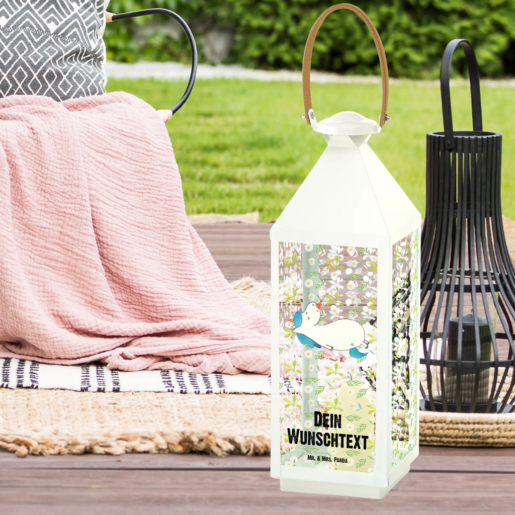 Personalisierte Deko Laterne Einhorn Schnullie Terrasse-Laterne Mit Wunschnamen, Laterne Mit Blumenmotiv Und Wunschname, Laternenwindlicht Mit Namen, Metalllaterne Mit Namen, Lichterkettenlaterne Mit Namen, Deko Laterne, Minimalistische Laterne Mit Namen, Laterne Mit Sternenmuster Und Namen, Laterne Mit Griff Und Wunschname, Weiße Laterne Mit Wunschname, Moderne Laterne Mit Namen, LED-Laterne Mit Namensgravur, Teelichthalter Laterne Mit Wunschname, Holzlaterne Mit Namensdruck, Kerzenlaterne Mit Namensdruck, Klassische Laterne Mit Namensgravur, Motivlaterne Mit Namensgravur, Vintage-Laterne Personalisiert, Romantische Laterne Mit Wunschname, Kleine Laterne Mit Namensdruck, Deko Laterne Mit Namen, Personalisierte Deko Laterne, Hängelaterne Mit Namensgravur, Laternen-Set Personalisiert, Stellbare Laterne Mit Namen, Dekolaterne Mit Wunschname, Lichterlaterne Mit Wunschname, Beleuchtete Laterne Mit Namen, Spiegelglas-Laterne Mit Namensdruck, Rustikale Laterne Mit Namensgravur, Wetterfeste Laterne Mit Wunschname, Leuchten, Pastellfarbene Laterne Mit Namensdruck, Metall Laterne, Hängelaterne Deko Mit Namen, Skandinavische Laterne Mit Namen, Hängeleuchte, Glaslaterne Mit Wunschname, Orientalische Laterne Mit Namensdruck, Laterne Deko Mit Namen, Windlichtlaterne Mit Namensgravur, Maritim-Laterne Mit Wunschname, Tischlaterne Mit Wunschname, Innenraum-Laterne Mit Namen, Landhausstil-Laterne Mit Namen, XXL-Laterne Mit Wunschname, Gartenlaterne Personalisiert, Shabby-Chic-Laterne Mit Wunschname, Windlicht, Outdoor-Laterne Mit Wunschname, Unicorn, Einhorn, Einhörner, Einhorn Deko, Mama, Geburtstag, Schnuller, Geschenk Geburt, Kleinkind, Geburt, Mutter, Baby, Säugling