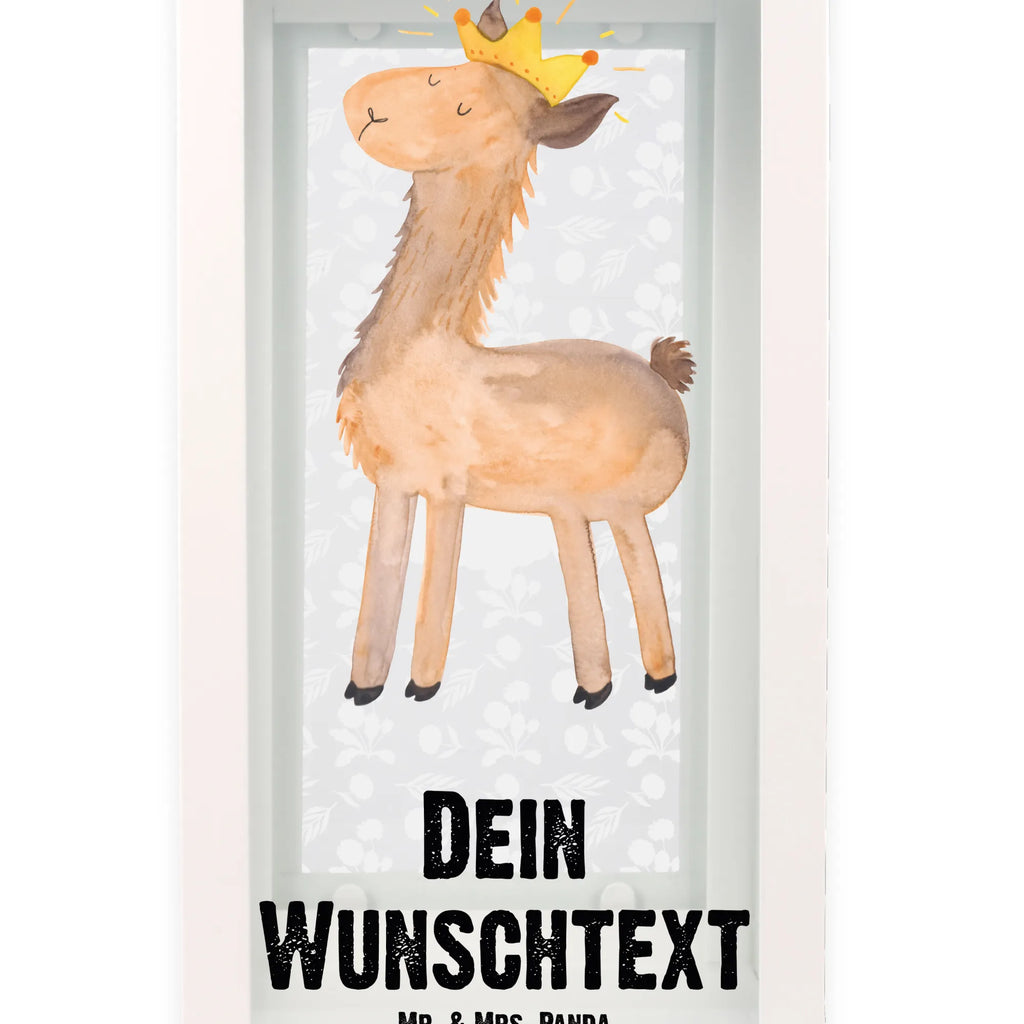 Personalisierte Deko Laterne Lama König Beleuchtete Laterne Mit Namen, Laterne Deko Mit Namen, Tischlaterne Mit Wunschname, Romantische Laterne Mit Wunschname, Lichterkettenlaterne Mit Namen, Moderne Laterne Mit Namen, Stellbare Laterne Mit Namen, Klassische Laterne Mit Namensgravur, Deko Laterne Mit Namen, Wetterfeste Laterne Mit Wunschname, Deko Laterne, Outdoor-Laterne Mit Wunschname, Kerzenlaterne Mit Namensdruck, LED-Laterne Mit Namensgravur, Personalisierte Deko Laterne, Metall Laterne, Metalllaterne Mit Namen, Minimalistische Laterne Mit Namen, Spiegelglas-Laterne Mit Namensdruck, Hängelaterne Mit Namensgravur, Landhausstil-Laterne Mit Namen, Laterne Mit Griff Und Wunschname, Windlicht, Dekolaterne Mit Wunschname, Hängeleuchte, Lichterlaterne Mit Wunschname, Vintage-Laterne Personalisiert, XXL-Laterne Mit Wunschname, Weiße Laterne Mit Wunschname, Pastellfarbene Laterne Mit Namensdruck, Laternenwindlicht Mit Namen, Holzlaterne Mit Namensdruck, Teelichthalter Laterne Mit Wunschname, Laterne Mit Blumenmotiv Und Wunschname, Hängelaterne Deko Mit Namen, Terrasse-Laterne Mit Wunschnamen, Shabby-Chic-Laterne Mit Wunschname, Leuchten, Orientalische Laterne Mit Namensdruck, Motivlaterne Mit Namensgravur, Laternen-Set Personalisiert, Skandinavische Laterne Mit Namen, Gartenlaterne Personalisiert, Laterne Mit Sternenmuster Und Namen, Maritim-Laterne Mit Wunschname, Innenraum-Laterne Mit Namen, Glaslaterne Mit Wunschname, Windlichtlaterne Mit Namensgravur, Kleine Laterne Mit Namensdruck, Rustikale Laterne Mit Namensgravur, Lama, Alpaka, Papa, Abi, Lamas, Freundin, Vorgesetzter, Mama, Chef, Büro Kollege, Königin, König, Kollegin, Abitur