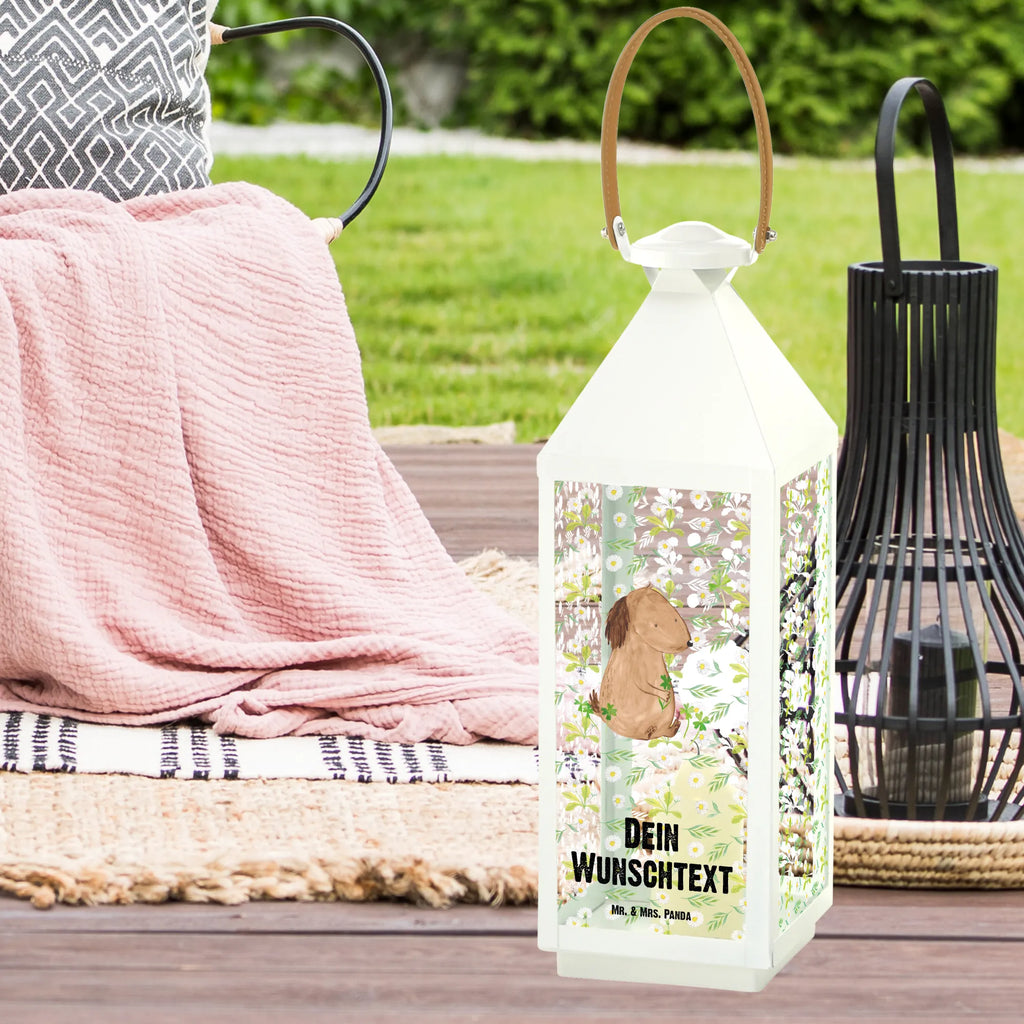 Personalisierte Deko Laterne Hund Kleeblatt Lichterkettenlaterne Mit Namen, Shabby-Chic-Laterne Mit Wunschname, Kleine Laterne Mit Namensdruck, Outdoor-Laterne Mit Wunschname, Vintage-Laterne Personalisiert, Stellbare Laterne Mit Namen, Laterne Deko Mit Namen, Metalllaterne Mit Namen, Deko Laterne Mit Namen, Kerzenlaterne Mit Namensdruck, Weiße Laterne Mit Wunschname, Laternen-Set Personalisiert, Landhausstil-Laterne Mit Namen, Innenraum-Laterne Mit Namen, Romantische Laterne Mit Wunschname, Wetterfeste Laterne Mit Wunschname, Minimalistische Laterne Mit Namen, Glaslaterne Mit Wunschname, LED-Laterne Mit Namensgravur, Tischlaterne Mit Wunschname, Hängelaterne Mit Namensgravur, Orientalische Laterne Mit Namensdruck, Personalisierte Deko Laterne, XXL-Laterne Mit Wunschname, Lichterlaterne Mit Wunschname, Dekolaterne Mit Wunschname, Windlichtlaterne Mit Namensgravur, Laterne Mit Sternenmuster Und Namen, Skandinavische Laterne Mit Namen, Teelichthalter Laterne Mit Wunschname, Spiegelglas-Laterne Mit Namensdruck, Gartenlaterne Personalisiert, Klassische Laterne Mit Namensgravur, Holzlaterne Mit Namensdruck, Maritim-Laterne Mit Wunschname, Rustikale Laterne Mit Namensgravur, Motivlaterne Mit Namensgravur, Terrasse-Laterne Mit Wunschnamen, Beleuchtete Laterne Mit Namen, Hängelaterne Deko Mit Namen, Laterne Mit Griff Und Wunschname, Moderne Laterne Mit Namen, Pastellfarbene Laterne Mit Namensdruck, Laterne Mit Blumenmotiv Und Wunschname, Laternenwindlicht Mit Namen, Hund, Hundemotiv, Haustier, Hunderasse, Tierliebhaber, Hundebesitzer, Sprüche, Glück, Neuanfang, Geschenk, Glücksbringer, Motivation, Tagträume, Achtsamkeit, Selbstliebe, Kleeblatt