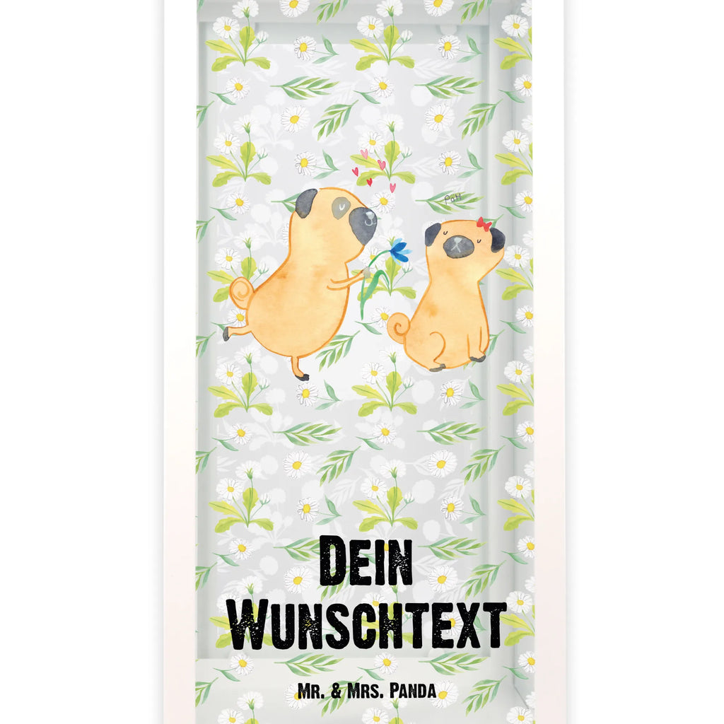 Personalisierte Deko Laterne Mops verliebt Teelichthalter Laterne Mit Wunschname, Maritim-Laterne Mit Wunschname, Holzlaterne Mit Namensdruck, Klassische Laterne Mit Namensgravur, Glaslaterne Mit Wunschname, Kleine Laterne Mit Namensdruck, Beleuchtete Laterne Mit Namen, Laterne Mit Griff Und Wunschname, Kerzenlaterne Mit Namensdruck, Windlicht, Wetterfeste Laterne Mit Wunschname, Weiße Laterne Mit Wunschname, Tischlaterne Mit Wunschname, Shabby-Chic-Laterne Mit Wunschname, Landhausstil-Laterne Mit Namen, Orientalische Laterne Mit Namensdruck, Laterne Mit Sternenmuster Und Namen, Laternen-Set Personalisiert, Windlichtlaterne Mit Namensgravur, Laterne Deko Mit Namen, Motivlaterne Mit Namensgravur, Romantische Laterne Mit Wunschname, Moderne Laterne Mit Namen, Vintage-Laterne Personalisiert, Minimalistische Laterne Mit Namen, LED-Laterne Mit Namensgravur, Laterne Mit Blumenmotiv Und Wunschname, Gartenlaterne Personalisiert, Pastellfarbene Laterne Mit Namensdruck, Skandinavische Laterne Mit Namen, Personalisierte Deko Laterne, Laternenwindlicht Mit Namen, Hängelaterne Mit Namensgravur, Leuchten, XXL-Laterne Mit Wunschname, Metall Laterne, Hängelaterne Deko Mit Namen, Deko Laterne Mit Namen, Terrasse-Laterne Mit Wunschnamen, Outdoor-Laterne Mit Wunschname, Metalllaterne Mit Namen, Deko Laterne, Hängeleuchte, Rustikale Laterne Mit Namensgravur, Dekolaterne Mit Wunschname, Stellbare Laterne Mit Namen, Spiegelglas-Laterne Mit Namensdruck, Lichterkettenlaterne Mit Namen, Lichterlaterne Mit Wunschname, Innenraum-Laterne Mit Namen, Sprüche, Hund, Hunderasse, Hundebesitzer, Hundemotiv, Haustier, Tierliebhaber, Liebesspruch. Verlobt, Möpse, Verliebt, Liebe, Geschenk Freund, Partner, Mops, Hundeliebe