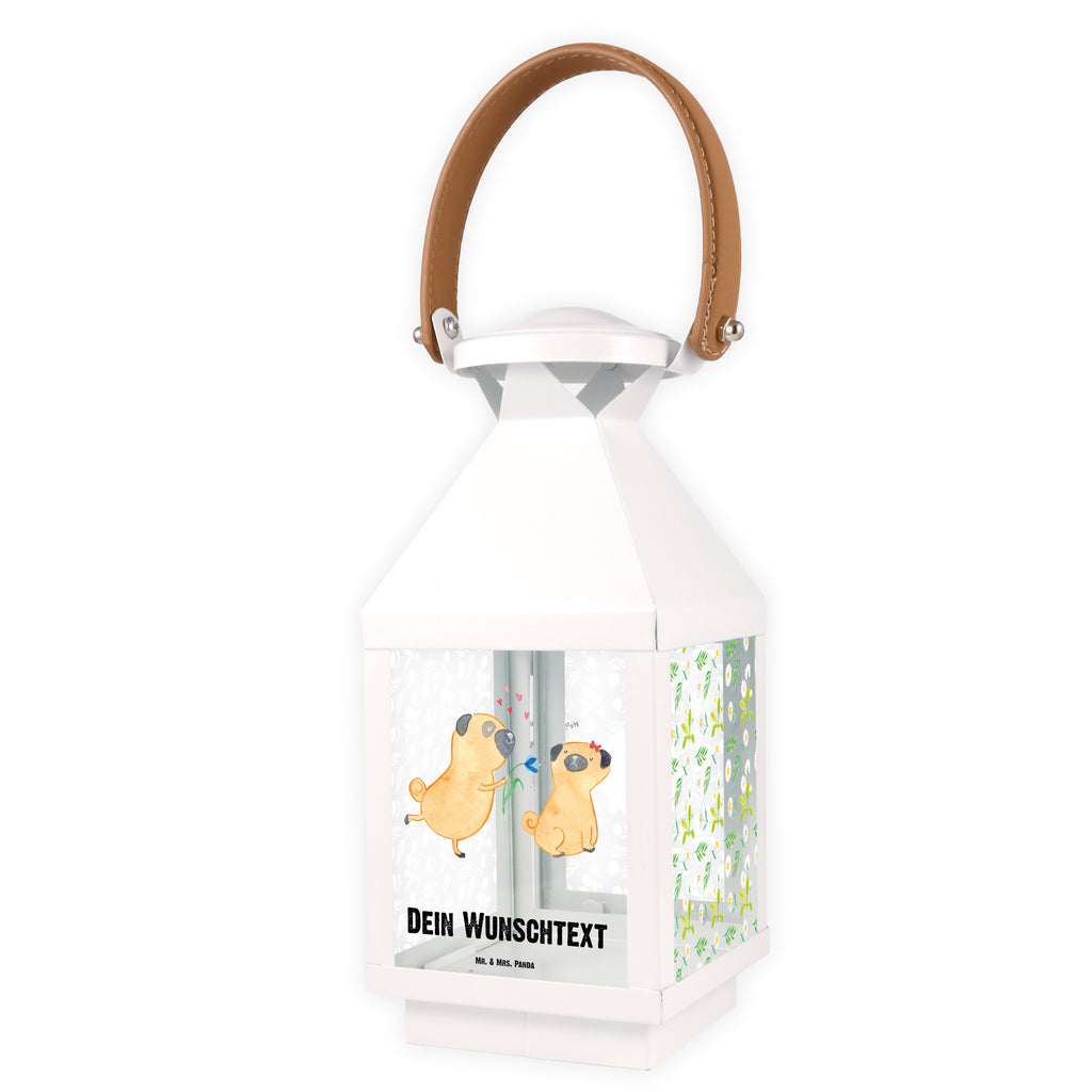 Personalisierte Deko Laterne Mops verliebt Teelichthalter Laterne Mit Wunschname, Maritim-Laterne Mit Wunschname, Holzlaterne Mit Namensdruck, Klassische Laterne Mit Namensgravur, Glaslaterne Mit Wunschname, Kleine Laterne Mit Namensdruck, Beleuchtete Laterne Mit Namen, Laterne Mit Griff Und Wunschname, Kerzenlaterne Mit Namensdruck, Windlicht, Wetterfeste Laterne Mit Wunschname, Weiße Laterne Mit Wunschname, Tischlaterne Mit Wunschname, Shabby-Chic-Laterne Mit Wunschname, Landhausstil-Laterne Mit Namen, Orientalische Laterne Mit Namensdruck, Laterne Mit Sternenmuster Und Namen, Laternen-Set Personalisiert, Windlichtlaterne Mit Namensgravur, Laterne Deko Mit Namen, Motivlaterne Mit Namensgravur, Romantische Laterne Mit Wunschname, Moderne Laterne Mit Namen, Vintage-Laterne Personalisiert, Minimalistische Laterne Mit Namen, LED-Laterne Mit Namensgravur, Laterne Mit Blumenmotiv Und Wunschname, Gartenlaterne Personalisiert, Pastellfarbene Laterne Mit Namensdruck, Skandinavische Laterne Mit Namen, Personalisierte Deko Laterne, Laternenwindlicht Mit Namen, Hängelaterne Mit Namensgravur, Leuchten, XXL-Laterne Mit Wunschname, Metall Laterne, Hängelaterne Deko Mit Namen, Deko Laterne Mit Namen, Terrasse-Laterne Mit Wunschnamen, Outdoor-Laterne Mit Wunschname, Metalllaterne Mit Namen, Deko Laterne, Hängeleuchte, Rustikale Laterne Mit Namensgravur, Dekolaterne Mit Wunschname, Stellbare Laterne Mit Namen, Spiegelglas-Laterne Mit Namensdruck, Lichterkettenlaterne Mit Namen, Lichterlaterne Mit Wunschname, Innenraum-Laterne Mit Namen, Sprüche, Hund, Hunderasse, Hundebesitzer, Hundemotiv, Haustier, Tierliebhaber, Liebesspruch. Verlobt, Möpse, Verliebt, Liebe, Geschenk Freund, Partner, Mops, Hundeliebe