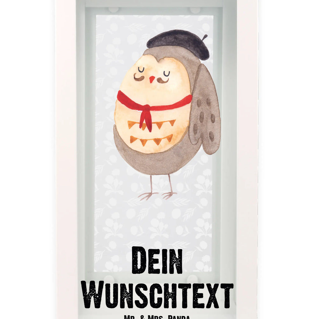 Personalisierte Deko Laterne Eule Französisch Motivlaterne Mit Namensgravur, Stellbare Laterne Mit Namen, Terrasse-Laterne Mit Wunschnamen, Holzlaterne Mit Namensdruck, Personalisierte Deko Laterne, Tischlaterne Mit Wunschname, Laterne Mit Sternenmuster Und Namen, Spiegelglas-Laterne Mit Namensdruck, Wetterfeste Laterne Mit Wunschname, Windlichtlaterne Mit Namensgravur, Outdoor-Laterne Mit Wunschname, Shabby-Chic-Laterne Mit Wunschname, Vintage-Laterne Personalisiert, Innenraum-Laterne Mit Namen, Laterne Mit Blumenmotiv Und Wunschname, Glaslaterne Mit Wunschname, Deko Laterne Mit Namen, Dekolaterne Mit Wunschname, Orientalische Laterne Mit Namensdruck, Klassische Laterne Mit Namensgravur, Gartenlaterne Personalisiert, Lichterkettenlaterne Mit Namen, Hängelaterne Deko Mit Namen, XXL-Laterne Mit Wunschname, Hängelaterne Mit Namensgravur, Landhausstil-Laterne Mit Namen, Weiße Laterne Mit Wunschname, Moderne Laterne Mit Namen, Laternen-Set Personalisiert, Beleuchtete Laterne Mit Namen, Rustikale Laterne Mit Namensgravur, Laterne Deko Mit Namen, Laternenwindlicht Mit Namen, Kerzenlaterne Mit Namensdruck, Skandinavische Laterne Mit Namen, Lichterlaterne Mit Wunschname, Metalllaterne Mit Namen, Kleine Laterne Mit Namensdruck, Laterne Mit Griff Und Wunschname, Teelichthalter Laterne Mit Wunschname, Maritim-Laterne Mit Wunschname, Minimalistische Laterne Mit Namen, Romantische Laterne Mit Wunschname, LED-Laterne Mit Namensgravur, Pastellfarbene Laterne Mit Namensdruck, Eule, Eulen, das Leben ist schön, Spruch schön, Spruch Französisch, Owl, hibou, La vie est belle, Eule Deko, Frankreich