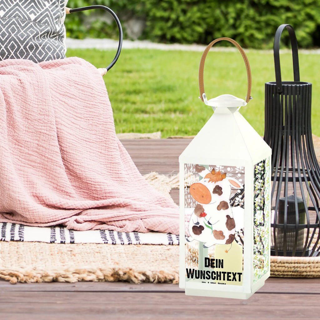 Personalisierte Deko Laterne Kuh Laternenwindlicht Mit Namen, Laterne Deko Mit Namen, Moderne Laterne Mit Namen, Outdoor-Laterne Mit Wunschname, Deko Laterne Mit Namen, Teelichthalter Laterne Mit Wunschname, Personalisierte Deko Laterne, Windlicht, XXL-Laterne Mit Wunschname, Klassische Laterne Mit Namensgravur, Rustikale Laterne Mit Namensgravur, Skandinavische Laterne Mit Namen, Hängelaterne Deko Mit Namen, Tischlaterne Mit Wunschname, Metalllaterne Mit Namen, Terrasse-Laterne Mit Wunschnamen, Minimalistische Laterne Mit Namen, Laternen-Set Personalisiert, Wetterfeste Laterne Mit Wunschname, Lichterkettenlaterne Mit Namen, Spiegelglas-Laterne Mit Namensdruck, Glaslaterne Mit Wunschname, Maritim-Laterne Mit Wunschname, Weiße Laterne Mit Wunschname, Laterne Mit Sternenmuster Und Namen, Stellbare Laterne Mit Namen, Holzlaterne Mit Namensdruck, Landhausstil-Laterne Mit Namen, Hängeleuchte, Gartenlaterne Personalisiert, Windlichtlaterne Mit Namensgravur, LED-Laterne Mit Namensgravur, Romantische Laterne Mit Wunschname, Kerzenlaterne Mit Namensdruck, Laterne Mit Blumenmotiv Und Wunschname, Metall Laterne, Deko Laterne, Lichterlaterne Mit Wunschname, Orientalische Laterne Mit Namensdruck, Beleuchtete Laterne Mit Namen, Kleine Laterne Mit Namensdruck, Shabby-Chic-Laterne Mit Wunschname, Leuchten, Hängelaterne Mit Namensgravur, Motivlaterne Mit Namensgravur, Laterne Mit Griff Und Wunschname, Dekolaterne Mit Wunschname, Vintage-Laterne Personalisiert, Innenraum-Laterne Mit Namen, Pastellfarbene Laterne Mit Namensdruck, Bauernhof, Hoftiere, Landwirt, Landwirtin, Milch, Spruch, Kuh, Hof, Motivtion, Magie, Flausen, Träume, Milchkuh, Kühe