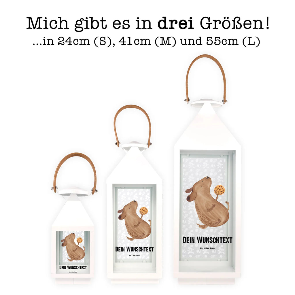 Personalisierte Deko Laterne Hund Keks Laternenwindlicht Mit Namen, Laterne Mit Blumenmotiv Und Wunschname, Personalisierte Deko Laterne, Metall Laterne, Tischlaterne Mit Wunschname, Windlicht, Laterne Mit Sternenmuster Und Namen, Laterne Mit Griff Und Wunschname, Gartenlaterne Personalisiert, Maritim-Laterne Mit Wunschname, Laterne Deko Mit Namen, Holzlaterne Mit Namensdruck, Innenraum-Laterne Mit Namen, Weiße Laterne Mit Wunschname, Deko Laterne, Kleine Laterne Mit Namensdruck, Hängeleuchte, Lichterlaterne Mit Wunschname, Pastellfarbene Laterne Mit Namensdruck, Terrasse-Laterne Mit Wunschnamen, Romantische Laterne Mit Wunschname, Windlichtlaterne Mit Namensgravur, Hängelaterne Deko Mit Namen, Stellbare Laterne Mit Namen, Orientalische Laterne Mit Namensdruck, Minimalistische Laterne Mit Namen, LED-Laterne Mit Namensgravur, Leuchten, Shabby-Chic-Laterne Mit Wunschname, Motivlaterne Mit Namensgravur, Laternen-Set Personalisiert, Vintage-Laterne Personalisiert, Outdoor-Laterne Mit Wunschname, Spiegelglas-Laterne Mit Namensdruck, Moderne Laterne Mit Namen, Wetterfeste Laterne Mit Wunschname, Landhausstil-Laterne Mit Namen, Hängelaterne Mit Namensgravur, Skandinavische Laterne Mit Namen, Klassische Laterne Mit Namensgravur, Beleuchtete Laterne Mit Namen, Rustikale Laterne Mit Namensgravur, Teelichthalter Laterne Mit Wunschname, Lichterkettenlaterne Mit Namen, Kerzenlaterne Mit Namensdruck, Metalllaterne Mit Namen, XXL-Laterne Mit Wunschname, Deko Laterne Mit Namen, Glaslaterne Mit Wunschname, Dekolaterne Mit Wunschname, Sprüche, Hund, Hunderasse, Hundebesitzer, Hundemotiv, Haustier, Tierliebhaber, Hundekekse, Leckerli, Hundeleckerli, Hundesnacks