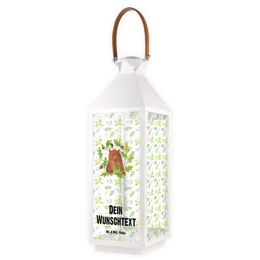 Personalisierte Deko Laterne Bär König Dekolaterne Mit Wunschname, Hängelaterne Mit Namensgravur, Laterne Mit Sternenmuster Und Namen, Personalisierte Deko Laterne, Kleine Laterne Mit Namensdruck, Maritim-Laterne Mit Wunschname, Kerzenlaterne Mit Namensdruck, Teelichthalter Laterne Mit Wunschname, Laternen-Set Personalisiert, XXL-Laterne Mit Wunschname, Minimalistische Laterne Mit Namen, Gartenlaterne Personalisiert, Metalllaterne Mit Namen, LED-Laterne Mit Namensgravur, Rustikale Laterne Mit Namensgravur, Landhausstil-Laterne Mit Namen, Lichterkettenlaterne Mit Namen, Laternenwindlicht Mit Namen, Klassische Laterne Mit Namensgravur, Orientalische Laterne Mit Namensdruck, Weiße Laterne Mit Wunschname, Stellbare Laterne Mit Namen, Leuchten, Innenraum-Laterne Mit Namen, Hängelaterne Deko Mit Namen, Tischlaterne Mit Wunschname, Windlichtlaterne Mit Namensgravur, Terrasse-Laterne Mit Wunschnamen, Moderne Laterne Mit Namen, Beleuchtete Laterne Mit Namen, Laterne Deko Mit Namen, Pastellfarbene Laterne Mit Namensdruck, Romantische Laterne Mit Wunschname, Motivlaterne Mit Namensgravur, Holzlaterne Mit Namensdruck, Vintage-Laterne Personalisiert, Deko Laterne, Spiegelglas-Laterne Mit Namensdruck, Lichterlaterne Mit Wunschname, Shabby-Chic-Laterne Mit Wunschname, Glaslaterne Mit Wunschname, Laterne Mit Blumenmotiv Und Wunschname, Laterne Mit Griff Und Wunschname, Metall Laterne, Wetterfeste Laterne Mit Wunschname, Deko Laterne Mit Namen, Windlicht, Hängeleuchte, Outdoor-Laterne Mit Wunschname, Skandinavische Laterne Mit Namen, Teddy, Bär, Teddybär, Vater, Bester Papa, Weltbester Papa, Bester Vater, Dad, Papi, Daddy, Papa, Vatertag, Papa Bär