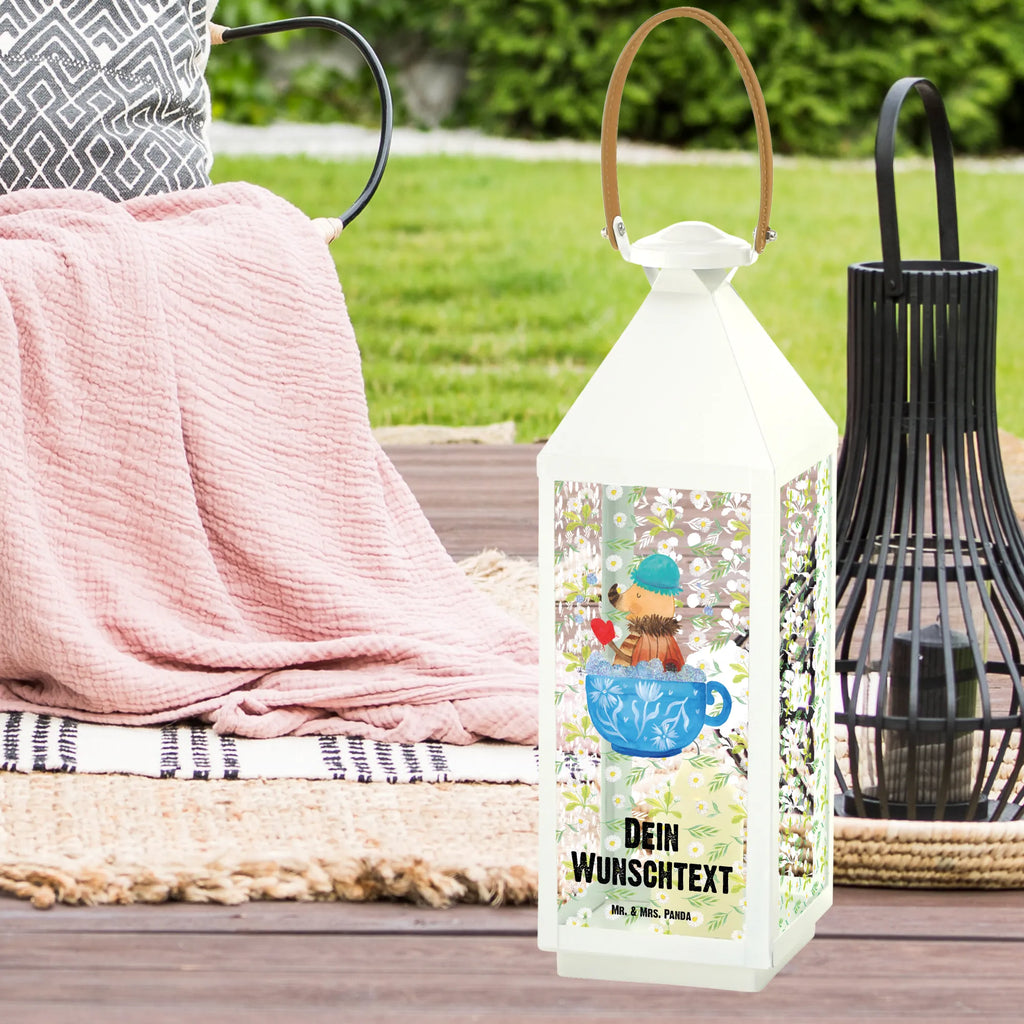 Personalisierte Deko Laterne Nachtfalter Schaumbad Laterne Mit Griff Und Wunschname, Deko Laterne Mit Namen, Motivlaterne Mit Namensgravur, Landhausstil-Laterne Mit Namen, Windlichtlaterne Mit Namensgravur, Dekolaterne Mit Wunschname, Wetterfeste Laterne Mit Wunschname, Kleine Laterne Mit Namensdruck, Lichterkettenlaterne Mit Namen, Hängelaterne Deko Mit Namen, Outdoor-Laterne Mit Wunschname, Maritim-Laterne Mit Wunschname, Stellbare Laterne Mit Namen, Laterne Deko Mit Namen, Tischlaterne Mit Wunschname, Personalisierte Deko Laterne, Spiegelglas-Laterne Mit Namensdruck, Hängeleuchte, Kerzenlaterne Mit Namensdruck, Terrasse-Laterne Mit Wunschnamen, Lichterlaterne Mit Wunschname, Leuchten, Hängelaterne Mit Namensgravur, Orientalische Laterne Mit Namensdruck, Windlicht, Innenraum-Laterne Mit Namen, Metall Laterne, Teelichthalter Laterne Mit Wunschname, Laterne Mit Sternenmuster Und Namen, Beleuchtete Laterne Mit Namen, XXL-Laterne Mit Wunschname, Deko Laterne, Laterne Mit Blumenmotiv Und Wunschname, Moderne Laterne Mit Namen, Skandinavische Laterne Mit Namen, Vintage-Laterne Personalisiert, Rustikale Laterne Mit Namensgravur, LED-Laterne Mit Namensgravur, Pastellfarbene Laterne Mit Namensdruck, Holzlaterne Mit Namensdruck, Metalllaterne Mit Namen, Gartenlaterne Personalisiert, Laternen-Set Personalisiert, Laternenwindlicht Mit Namen, Klassische Laterne Mit Namensgravur, Shabby-Chic-Laterne Mit Wunschname, Minimalistische Laterne Mit Namen, Romantische Laterne Mit Wunschname, Glaslaterne Mit Wunschname, Weiße Laterne Mit Wunschname, Lustige Sprüche, Tiere, Tiermotive, Gute Laune, Ziele, Baden, Zeitmanagement, Schaumbad, Träumen, WC, Badezimmer, Tasse, Nachtfalter, Bad, Badezimmerdeko, Verträumt