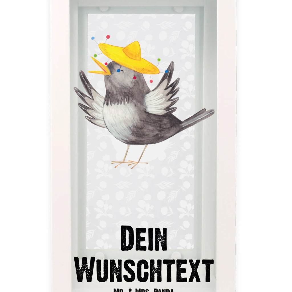 Personalisierte Deko Laterne Rabe mit Sombrero Vintage-Laterne Personalisiert, Lichterlaterne Mit Wunschname, LED-Laterne Mit Namensgravur, Metalllaterne Mit Namen, Terrasse-Laterne Mit Wunschnamen, Skandinavische Laterne Mit Namen, Laternen-Set Personalisiert, Lichterkettenlaterne Mit Namen, Laterne Mit Griff Und Wunschname, Pastellfarbene Laterne Mit Namensdruck, Dekolaterne Mit Wunschname, Laternenwindlicht Mit Namen, Klassische Laterne Mit Namensgravur, Minimalistische Laterne Mit Namen, Laterne Deko Mit Namen, Rustikale Laterne Mit Namensgravur, Romantische Laterne Mit Wunschname, Gartenlaterne Personalisiert, Spiegelglas-Laterne Mit Namensdruck, Laterne Mit Blumenmotiv Und Wunschname, Weiße Laterne Mit Wunschname, Wetterfeste Laterne Mit Wunschname, Beleuchtete Laterne Mit Namen, Windlichtlaterne Mit Namensgravur, Landhausstil-Laterne Mit Namen, Deko Laterne, Maritim-Laterne Mit Wunschname, Laterne Mit Sternenmuster Und Namen, Orientalische Laterne Mit Namensdruck, Outdoor-Laterne Mit Wunschname, Windlicht, Tischlaterne Mit Wunschname, Leuchten, Hängeleuchte, Personalisierte Deko Laterne, Hängelaterne Deko Mit Namen, Metall Laterne, Innenraum-Laterne Mit Namen, Deko Laterne Mit Namen, Motivlaterne Mit Namensgravur, Kerzenlaterne Mit Namensdruck, Shabby-Chic-Laterne Mit Wunschname, Kleine Laterne Mit Namensdruck, Moderne Laterne Mit Namen, Holzlaterne Mit Namensdruck, Hängelaterne Mit Namensgravur, Teelichthalter Laterne Mit Wunschname, Glaslaterne Mit Wunschname, XXL-Laterne Mit Wunschname, Stellbare Laterne Mit Namen, Lustige Sprüche, Tiere, Tiermotive, Gute Laune, glücklich sein, Vögel, Glück Spruch, Elster, Vogel, Spruch Positiv, Motivation, Rabe, Froh, Fröhlich sein