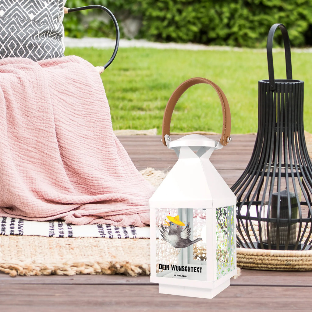 Personalisierte Deko Laterne Rabe mit Sombrero Vintage-Laterne Personalisiert, Lichterlaterne Mit Wunschname, LED-Laterne Mit Namensgravur, Metalllaterne Mit Namen, Terrasse-Laterne Mit Wunschnamen, Skandinavische Laterne Mit Namen, Laternen-Set Personalisiert, Lichterkettenlaterne Mit Namen, Laterne Mit Griff Und Wunschname, Pastellfarbene Laterne Mit Namensdruck, Dekolaterne Mit Wunschname, Laternenwindlicht Mit Namen, Klassische Laterne Mit Namensgravur, Minimalistische Laterne Mit Namen, Laterne Deko Mit Namen, Rustikale Laterne Mit Namensgravur, Romantische Laterne Mit Wunschname, Gartenlaterne Personalisiert, Spiegelglas-Laterne Mit Namensdruck, Laterne Mit Blumenmotiv Und Wunschname, Weiße Laterne Mit Wunschname, Wetterfeste Laterne Mit Wunschname, Beleuchtete Laterne Mit Namen, Windlichtlaterne Mit Namensgravur, Landhausstil-Laterne Mit Namen, Deko Laterne, Maritim-Laterne Mit Wunschname, Laterne Mit Sternenmuster Und Namen, Orientalische Laterne Mit Namensdruck, Outdoor-Laterne Mit Wunschname, Windlicht, Tischlaterne Mit Wunschname, Leuchten, Hängeleuchte, Personalisierte Deko Laterne, Hängelaterne Deko Mit Namen, Metall Laterne, Innenraum-Laterne Mit Namen, Deko Laterne Mit Namen, Motivlaterne Mit Namensgravur, Kerzenlaterne Mit Namensdruck, Shabby-Chic-Laterne Mit Wunschname, Kleine Laterne Mit Namensdruck, Moderne Laterne Mit Namen, Holzlaterne Mit Namensdruck, Hängelaterne Mit Namensgravur, Teelichthalter Laterne Mit Wunschname, Glaslaterne Mit Wunschname, XXL-Laterne Mit Wunschname, Stellbare Laterne Mit Namen, Lustige Sprüche, Tiere, Tiermotive, Gute Laune, glücklich sein, Vögel, Glück Spruch, Elster, Vogel, Spruch Positiv, Motivation, Rabe, Froh, Fröhlich sein