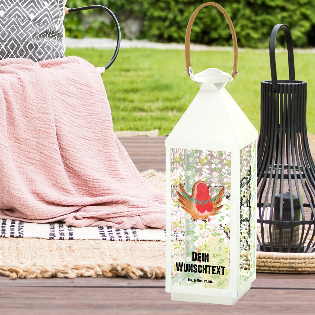 Personalisierte Deko Laterne Rotkehlchen Weihnachten Holzlaterne Mit Namensdruck, Laterne Mit Griff Und Wunschname, Laternen-Set Personalisiert, Spiegelglas-Laterne Mit Namensdruck, Laterne Deko Mit Namen, Glaslaterne Mit Wunschname, Klassische Laterne Mit Namensgravur, Laterne Mit Blumenmotiv Und Wunschname, Metalllaterne Mit Namen, Kerzenlaterne Mit Namensdruck, Dekolaterne Mit Wunschname, Landhausstil-Laterne Mit Namen, Lichterkettenlaterne Mit Namen, Gartenlaterne Personalisiert, Hängelaterne Mit Namensgravur, Lichterlaterne Mit Wunschname, LED-Laterne Mit Namensgravur, Romantische Laterne Mit Wunschname, Shabby-Chic-Laterne Mit Wunschname, Tischlaterne Mit Wunschname, Innenraum-Laterne Mit Namen, Pastellfarbene Laterne Mit Namensdruck, Teelichthalter Laterne Mit Wunschname, Moderne Laterne Mit Namen, Deko Laterne Mit Namen, Minimalistische Laterne Mit Namen, XXL-Laterne Mit Wunschname, Wetterfeste Laterne Mit Wunschname, Personalisierte Deko Laterne, Skandinavische Laterne Mit Namen, Laternenwindlicht Mit Namen, Hängelaterne Deko Mit Namen, Windlichtlaterne Mit Namensgravur, Maritim-Laterne Mit Wunschname, Beleuchtete Laterne Mit Namen, Outdoor-Laterne Mit Wunschname, Orientalische Laterne Mit Namensdruck, Kleine Laterne Mit Namensdruck, Weiße Laterne Mit Wunschname, Vintage-Laterne Personalisiert, Terrasse-Laterne Mit Wunschnamen, Rustikale Laterne Mit Namensgravur, Stellbare Laterne Mit Namen, Motivlaterne Mit Namensgravur, Laterne Mit Sternenmuster Und Namen, Winter, Weihnachten, Weihnachtsdeko, Nikolaus, Advent, Heiligabend, Wintermotiv, Frohe Weihnachten, Weihnachtsgruß, Weihnachtsmotiv, xmas, Vogel