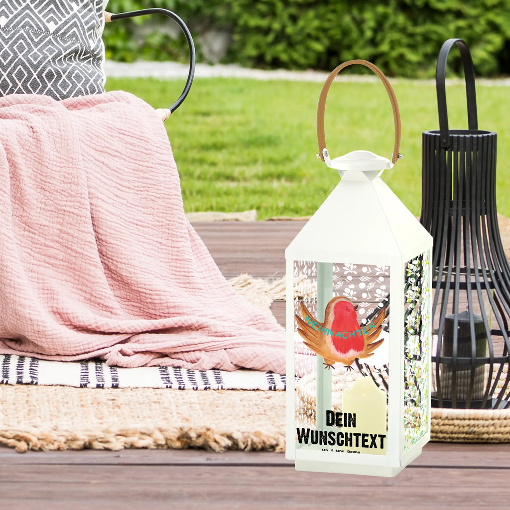 Personalisierte Deko Laterne Rotkehlchen Weihnachten Holzlaterne Mit Namensdruck, Laterne Mit Griff Und Wunschname, Laternen-Set Personalisiert, Spiegelglas-Laterne Mit Namensdruck, Laterne Deko Mit Namen, Glaslaterne Mit Wunschname, Klassische Laterne Mit Namensgravur, Laterne Mit Blumenmotiv Und Wunschname, Metalllaterne Mit Namen, Kerzenlaterne Mit Namensdruck, Dekolaterne Mit Wunschname, Landhausstil-Laterne Mit Namen, Lichterkettenlaterne Mit Namen, Gartenlaterne Personalisiert, Hängelaterne Mit Namensgravur, Lichterlaterne Mit Wunschname, LED-Laterne Mit Namensgravur, Romantische Laterne Mit Wunschname, Shabby-Chic-Laterne Mit Wunschname, Tischlaterne Mit Wunschname, Innenraum-Laterne Mit Namen, Pastellfarbene Laterne Mit Namensdruck, Teelichthalter Laterne Mit Wunschname, Moderne Laterne Mit Namen, Deko Laterne Mit Namen, Minimalistische Laterne Mit Namen, XXL-Laterne Mit Wunschname, Wetterfeste Laterne Mit Wunschname, Personalisierte Deko Laterne, Skandinavische Laterne Mit Namen, Laternenwindlicht Mit Namen, Hängelaterne Deko Mit Namen, Windlichtlaterne Mit Namensgravur, Maritim-Laterne Mit Wunschname, Beleuchtete Laterne Mit Namen, Outdoor-Laterne Mit Wunschname, Orientalische Laterne Mit Namensdruck, Kleine Laterne Mit Namensdruck, Weiße Laterne Mit Wunschname, Vintage-Laterne Personalisiert, Terrasse-Laterne Mit Wunschnamen, Rustikale Laterne Mit Namensgravur, Stellbare Laterne Mit Namen, Motivlaterne Mit Namensgravur, Laterne Mit Sternenmuster Und Namen, Winter, Weihnachten, Weihnachtsdeko, Nikolaus, Advent, Heiligabend, Wintermotiv, Frohe Weihnachten, Weihnachtsgruß, Weihnachtsmotiv, xmas, Vogel