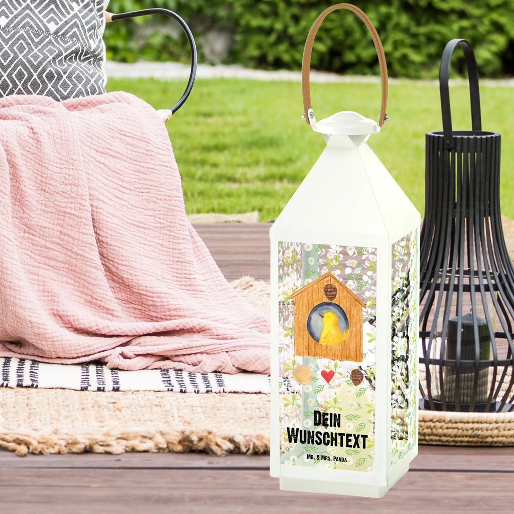 Personalisierte Deko Laterne Vogelhaus sweet Home Skandinavische Laterne Mit Namen, Hängelaterne Mit Namensgravur, Teelichthalter Laterne Mit Wunschname, Kerzenlaterne Mit Namensdruck, Gartenlaterne Personalisiert, Kleine Laterne Mit Namensdruck, Windlichtlaterne Mit Namensgravur, Motivlaterne Mit Namensgravur, Terrasse-Laterne Mit Wunschnamen, Laterne Mit Blumenmotiv Und Wunschname, Holzlaterne Mit Namensdruck, Romantische Laterne Mit Wunschname, Stellbare Laterne Mit Namen, Shabby-Chic-Laterne Mit Wunschname, Laterne Mit Sternenmuster Und Namen, Laternen-Set Personalisiert, Rustikale Laterne Mit Namensgravur, Laterne Deko Mit Namen, Lichterkettenlaterne Mit Namen, Outdoor-Laterne Mit Wunschname, Spiegelglas-Laterne Mit Namensdruck, Klassische Laterne Mit Namensgravur, Beleuchtete Laterne Mit Namen, Deko Laterne Mit Namen, Laternenwindlicht Mit Namen, Vintage-Laterne Personalisiert, Laterne Mit Griff Und Wunschname, Personalisierte Deko Laterne, Landhausstil-Laterne Mit Namen, XXL-Laterne Mit Wunschname, Metalllaterne Mit Namen, Dekolaterne Mit Wunschname, Innenraum-Laterne Mit Namen, Weiße Laterne Mit Wunschname, Wetterfeste Laterne Mit Wunschname, Moderne Laterne Mit Namen, Minimalistische Laterne Mit Namen, Hängelaterne Deko Mit Namen, Maritim-Laterne Mit Wunschname, Tischlaterne Mit Wunschname, LED-Laterne Mit Namensgravur, Glaslaterne Mit Wunschname, Lichterlaterne Mit Wunschname, Pastellfarbene Laterne Mit Namensdruck, Orientalische Laterne Mit Namensdruck, Tiermotive, Gute Laune, lustige Sprüche, Tiere, Haus, Einzugsgeschenk, Einzug, Hausbau, Vogel, Home sweet Home, Vogelhaus, Umzug, Geschenk