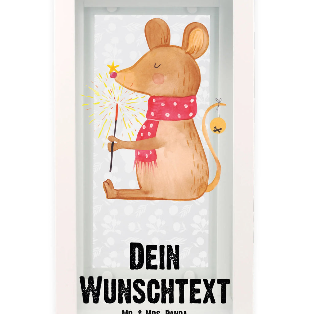 Personalisierte Deko Laterne Weihnachtsmaus Leuchten, Windlichtlaterne Mit Namensgravur, XXL-Laterne Mit Wunschname, Gartenlaterne Personalisiert, Stellbare Laterne Mit Namen, Moderne Laterne Mit Namen, Glaslaterne Mit Wunschname, Laterne Mit Sternenmuster Und Namen, Metall Laterne, Laterne Mit Griff Und Wunschname, Skandinavische Laterne Mit Namen, Laternen-Set Personalisiert, Personalisierte Deko Laterne, Vintage-Laterne Personalisiert, Laterne Deko Mit Namen, Hängeleuchte, Weiße Laterne Mit Wunschname, Tischlaterne Mit Wunschname, Klassische Laterne Mit Namensgravur, LED-Laterne Mit Namensgravur, Maritim-Laterne Mit Wunschname, Innenraum-Laterne Mit Namen, Laternenwindlicht Mit Namen, Pastellfarbene Laterne Mit Namensdruck, Hängelaterne Mit Namensgravur, Minimalistische Laterne Mit Namen, Terrasse-Laterne Mit Wunschnamen, Landhausstil-Laterne Mit Namen, Deko Laterne Mit Namen, Orientalische Laterne Mit Namensdruck, Teelichthalter Laterne Mit Wunschname, Romantische Laterne Mit Wunschname, Metalllaterne Mit Namen, Beleuchtete Laterne Mit Namen, Kerzenlaterne Mit Namensdruck, Lichterlaterne Mit Wunschname, Shabby-Chic-Laterne Mit Wunschname, Kleine Laterne Mit Namensdruck, Motivlaterne Mit Namensgravur, Deko Laterne, Holzlaterne Mit Namensdruck, Spiegelglas-Laterne Mit Namensdruck, Outdoor-Laterne Mit Wunschname, Dekolaterne Mit Wunschname, Windlicht, Hängelaterne Deko Mit Namen, Laterne Mit Blumenmotiv Und Wunschname, Lichterkettenlaterne Mit Namen, Rustikale Laterne Mit Namensgravur, Wetterfeste Laterne Mit Wunschname, Weihnachten, Winter, Weihnachtsdeko, Nikolaus, Advent, Heiligabend, Wintermotiv, Weihnachtswunder, Weihnachtsgruß, Weihnachtsmotiv, Maus, Frohe Weihnachten, Mäuschen