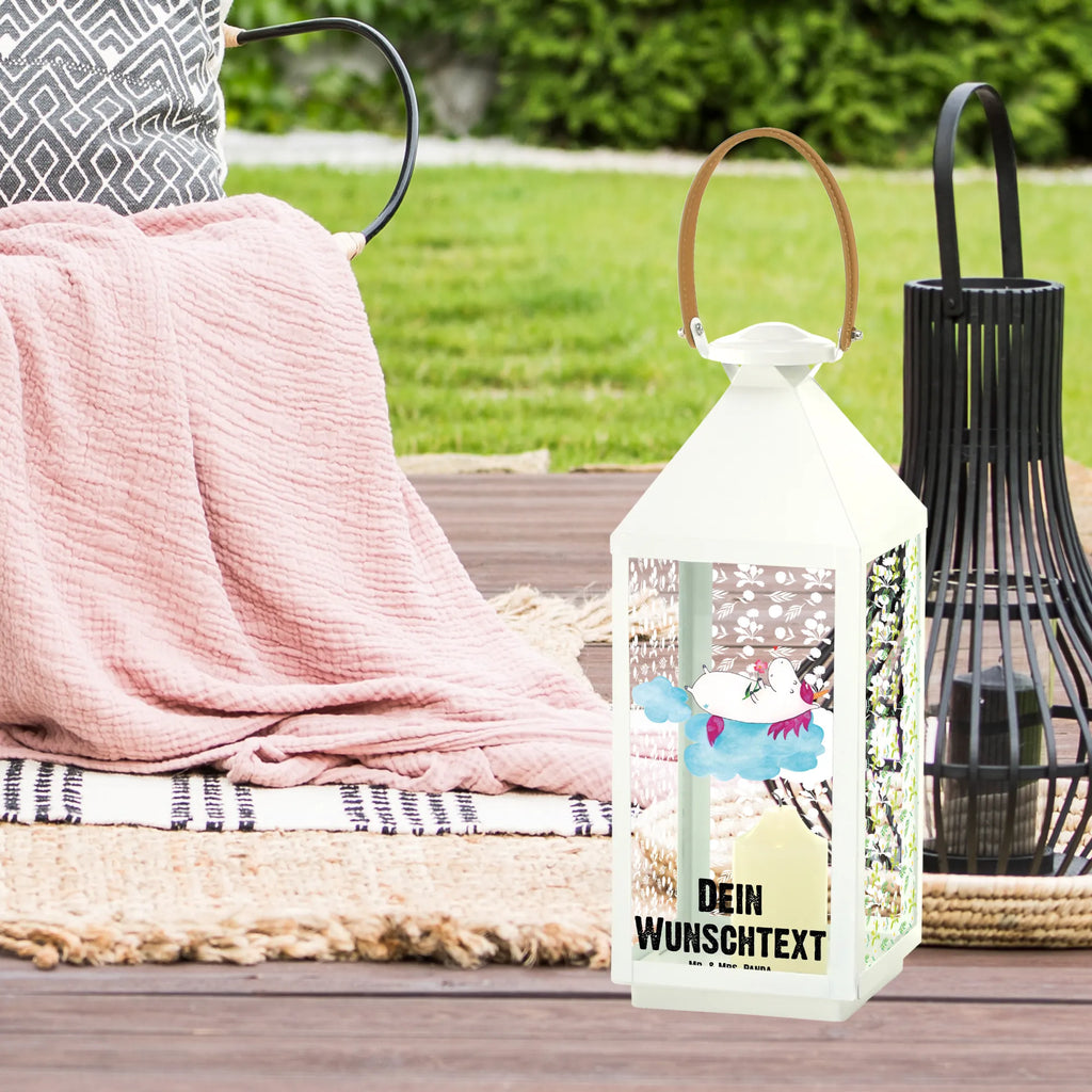 Personalisierte Deko Laterne Einhorn verliebt auf Wolke Weiße Laterne Mit Wunschname, Innenraum-Laterne Mit Namen, Shabby-Chic-Laterne Mit Wunschname, Skandinavische Laterne Mit Namen, Spiegelglas-Laterne Mit Namensdruck, Laternenwindlicht Mit Namen, Deko Laterne Mit Namen, Klassische Laterne Mit Namensgravur, Maritim-Laterne Mit Wunschname, Holzlaterne Mit Namensdruck, Lichterlaterne Mit Wunschname, Metalllaterne Mit Namen, Hängelaterne Mit Namensgravur, Kerzenlaterne Mit Namensdruck, Minimalistische Laterne Mit Namen, Outdoor-Laterne Mit Wunschname, Motivlaterne Mit Namensgravur, Glaslaterne Mit Wunschname, XXL-Laterne Mit Wunschname, Landhausstil-Laterne Mit Namen, Windlicht, Laternen-Set Personalisiert, Leuchten, Gartenlaterne Personalisiert, Wetterfeste Laterne Mit Wunschname, Personalisierte Deko Laterne, Rustikale Laterne Mit Namensgravur, Windlichtlaterne Mit Namensgravur, Tischlaterne Mit Wunschname, Orientalische Laterne Mit Namensdruck, Laterne Deko Mit Namen, Moderne Laterne Mit Namen, Vintage-Laterne Personalisiert, Terrasse-Laterne Mit Wunschnamen, Dekolaterne Mit Wunschname, Laterne Mit Blumenmotiv Und Wunschname, Beleuchtete Laterne Mit Namen, Lichterkettenlaterne Mit Namen, Stellbare Laterne Mit Namen, Teelichthalter Laterne Mit Wunschname, Laterne Mit Griff Und Wunschname, LED-Laterne Mit Namensgravur, Romantische Laterne Mit Wunschname, Laterne Mit Sternenmuster Und Namen, Kleine Laterne Mit Namensdruck, Pastellfarbene Laterne Mit Namensdruck, Metall Laterne, Deko Laterne, Hängeleuchte, Hängelaterne Deko Mit Namen, Unicorn, Einhorn, Einhörner, Einhorn Deko, Verliebt, Freundin, Liebesbeweis, Wolke, Liebe