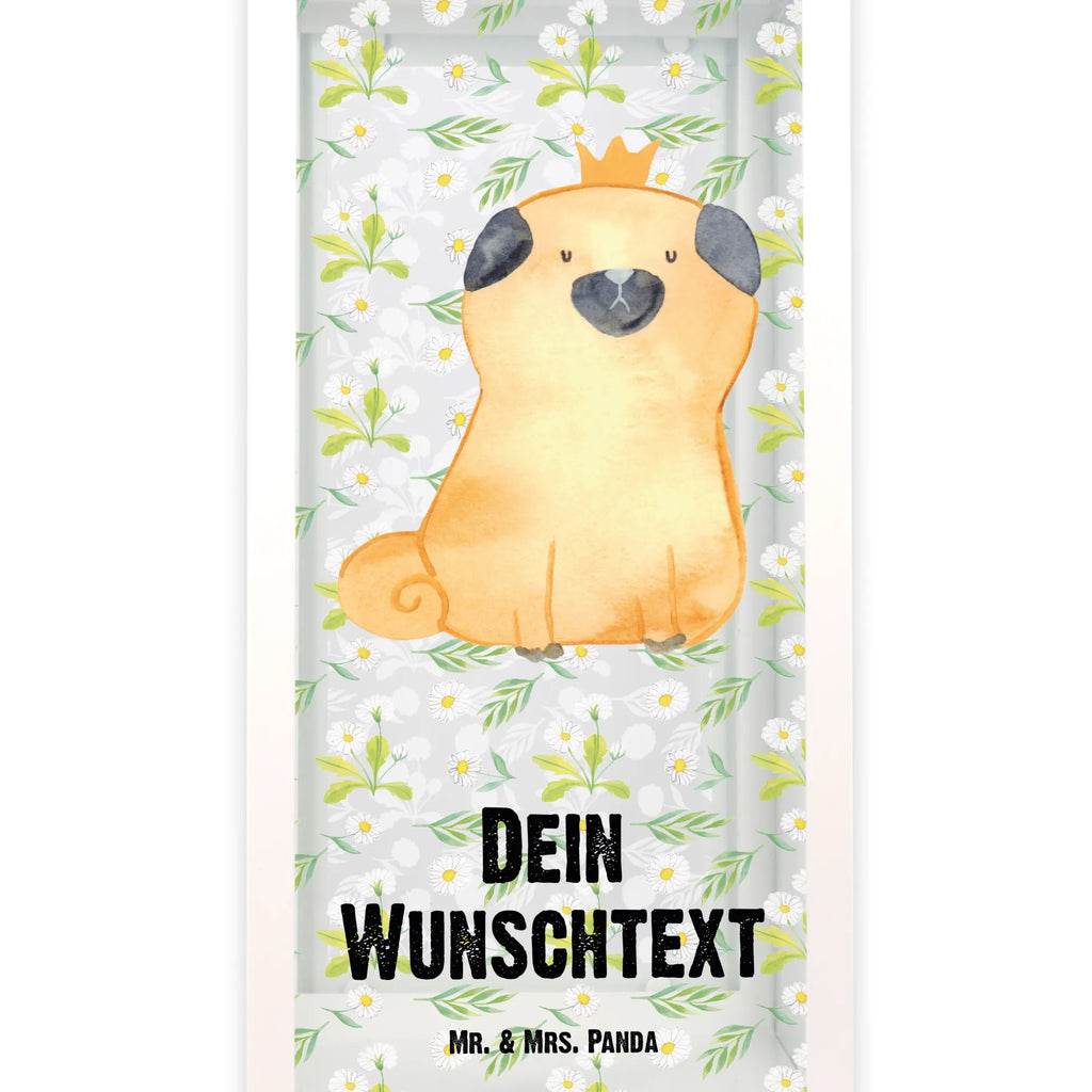 Personalisierte Deko Laterne Mops Krone Pastellfarbene Laterne Mit Namensdruck, Minimalistische Laterne Mit Namen, Spiegelglas-Laterne Mit Namensdruck, Glaslaterne Mit Wunschname, Teelichthalter Laterne Mit Wunschname, Metall Laterne, Wetterfeste Laterne Mit Wunschname, Windlicht, Terrasse-Laterne Mit Wunschnamen, Romantische Laterne Mit Wunschname, XXL-Laterne Mit Wunschname, Deko Laterne, Windlichtlaterne Mit Namensgravur, Laterne Mit Griff Und Wunschname, Motivlaterne Mit Namensgravur, Shabby-Chic-Laterne Mit Wunschname, Tischlaterne Mit Wunschname, Deko Laterne Mit Namen, Weiße Laterne Mit Wunschname, Vintage-Laterne Personalisiert, Holzlaterne Mit Namensdruck, Laterne Deko Mit Namen, Outdoor-Laterne Mit Wunschname, Stellbare Laterne Mit Namen, Skandinavische Laterne Mit Namen, Hängeleuchte, Laterne Mit Sternenmuster Und Namen, Lichterkettenlaterne Mit Namen, Innenraum-Laterne Mit Namen, Moderne Laterne Mit Namen, Dekolaterne Mit Wunschname, Kleine Laterne Mit Namensdruck, Landhausstil-Laterne Mit Namen, Beleuchtete Laterne Mit Namen, Personalisierte Deko Laterne, Hängelaterne Deko Mit Namen, Maritim-Laterne Mit Wunschname, LED-Laterne Mit Namensgravur, Kerzenlaterne Mit Namensdruck, Klassische Laterne Mit Namensgravur, Laterne Mit Blumenmotiv Und Wunschname, Metalllaterne Mit Namen, Orientalische Laterne Mit Namensdruck, Leuchten, Laternen-Set Personalisiert, Lichterlaterne Mit Wunschname, Laternenwindlicht Mit Namen, Rustikale Laterne Mit Namensgravur, Gartenlaterne Personalisiert, Hängelaterne Mit Namensgravur, Sprüche, Hund, Hunderasse, Hundebesitzer, Hundemotiv, Haustier, Tierliebhaber, Lustig, Hausregel, Hundebesitzer. Spruch, Allergisch, Kinderlos, Mops