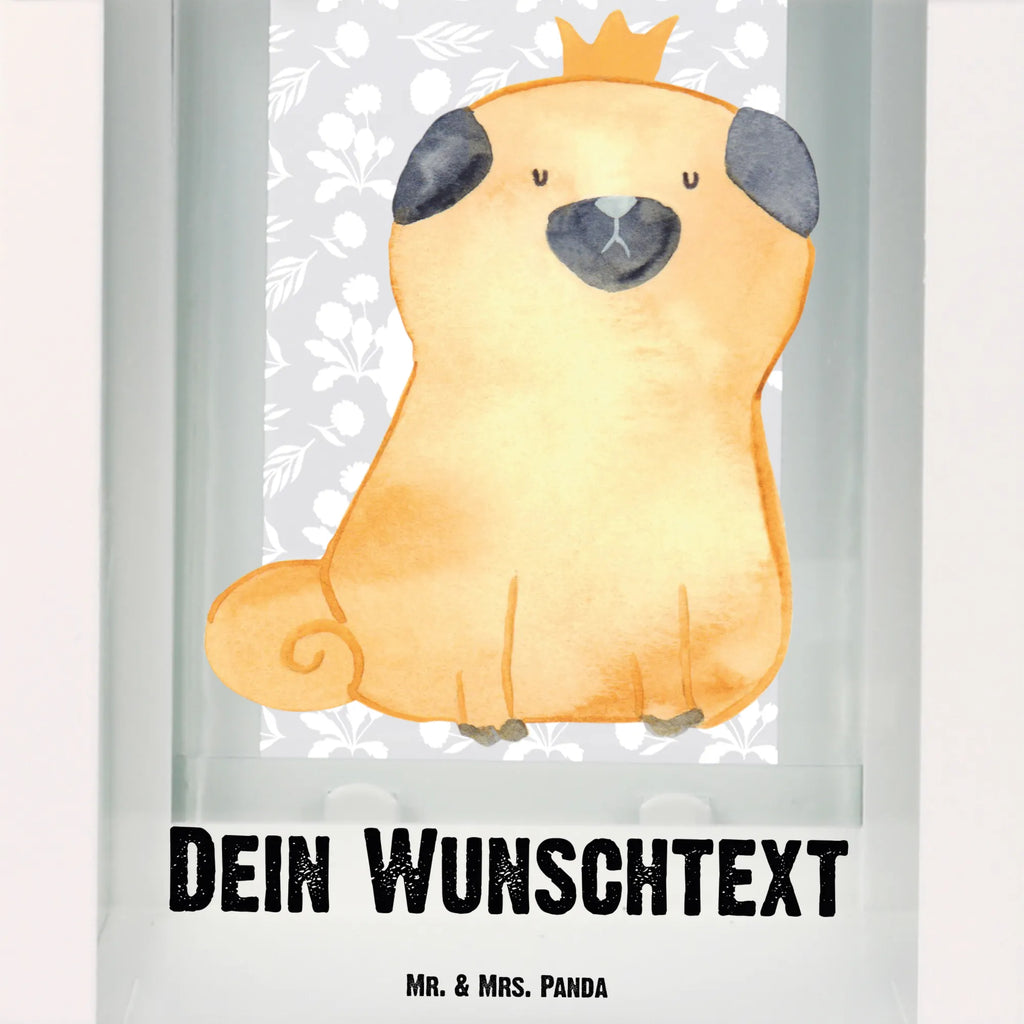 Personalisierte Deko Laterne Mops Krone Pastellfarbene Laterne Mit Namensdruck, Minimalistische Laterne Mit Namen, Spiegelglas-Laterne Mit Namensdruck, Glaslaterne Mit Wunschname, Teelichthalter Laterne Mit Wunschname, Metall Laterne, Wetterfeste Laterne Mit Wunschname, Windlicht, Terrasse-Laterne Mit Wunschnamen, Romantische Laterne Mit Wunschname, XXL-Laterne Mit Wunschname, Deko Laterne, Windlichtlaterne Mit Namensgravur, Laterne Mit Griff Und Wunschname, Motivlaterne Mit Namensgravur, Shabby-Chic-Laterne Mit Wunschname, Tischlaterne Mit Wunschname, Deko Laterne Mit Namen, Weiße Laterne Mit Wunschname, Vintage-Laterne Personalisiert, Holzlaterne Mit Namensdruck, Laterne Deko Mit Namen, Outdoor-Laterne Mit Wunschname, Stellbare Laterne Mit Namen, Skandinavische Laterne Mit Namen, Hängeleuchte, Laterne Mit Sternenmuster Und Namen, Lichterkettenlaterne Mit Namen, Innenraum-Laterne Mit Namen, Moderne Laterne Mit Namen, Dekolaterne Mit Wunschname, Kleine Laterne Mit Namensdruck, Landhausstil-Laterne Mit Namen, Beleuchtete Laterne Mit Namen, Personalisierte Deko Laterne, Hängelaterne Deko Mit Namen, Maritim-Laterne Mit Wunschname, LED-Laterne Mit Namensgravur, Kerzenlaterne Mit Namensdruck, Klassische Laterne Mit Namensgravur, Laterne Mit Blumenmotiv Und Wunschname, Metalllaterne Mit Namen, Orientalische Laterne Mit Namensdruck, Leuchten, Laternen-Set Personalisiert, Lichterlaterne Mit Wunschname, Laternenwindlicht Mit Namen, Rustikale Laterne Mit Namensgravur, Gartenlaterne Personalisiert, Hängelaterne Mit Namensgravur, Sprüche, Hund, Hunderasse, Hundebesitzer, Hundemotiv, Haustier, Tierliebhaber, Lustig, Hausregel, Hundebesitzer. Spruch, Allergisch, Kinderlos, Mops