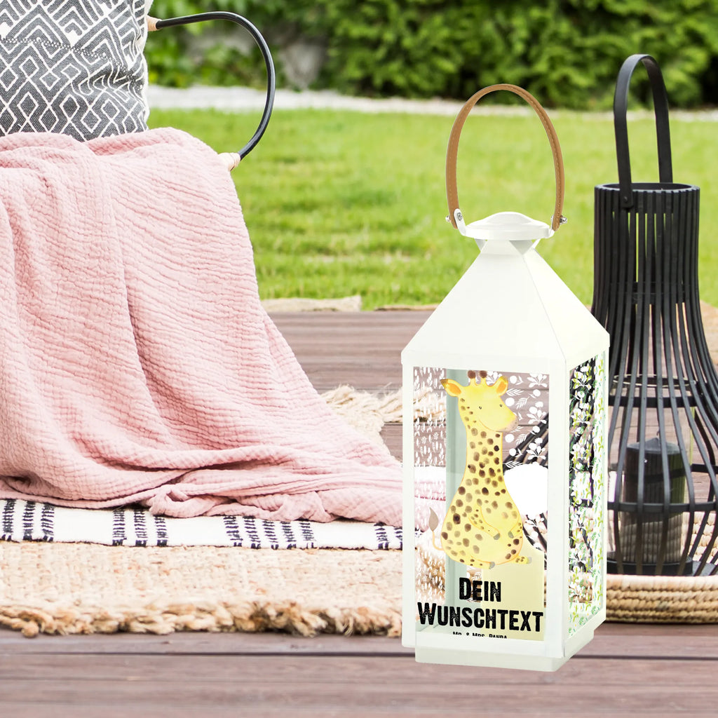 Personalisierte Deko Laterne Giraffe Zufrieden Dekolaterne Mit Wunschname, Landhausstil-Laterne Mit Namen, Beleuchtete Laterne Mit Namen, Personalisierte Deko Laterne, Orientalische Laterne Mit Namensdruck, Laterne Mit Blumenmotiv Und Wunschname, Laterne Mit Sternenmuster Und Namen, LED-Laterne Mit Namensgravur, Stellbare Laterne Mit Namen, Lichterkettenlaterne Mit Namen, Moderne Laterne Mit Namen, Laterne Deko Mit Namen, Deko Laterne Mit Namen, Outdoor-Laterne Mit Wunschname, Windlichtlaterne Mit Namensgravur, Glaslaterne Mit Wunschname, Minimalistische Laterne Mit Namen, Teelichthalter Laterne Mit Wunschname, Laternen-Set Personalisiert, Lichterlaterne Mit Wunschname, Innenraum-Laterne Mit Namen, Weiße Laterne Mit Wunschname, Rustikale Laterne Mit Namensgravur, Shabby-Chic-Laterne Mit Wunschname, Kleine Laterne Mit Namensdruck, Romantische Laterne Mit Wunschname, Klassische Laterne Mit Namensgravur, Laterne Mit Griff Und Wunschname, Skandinavische Laterne Mit Namen, Holzlaterne Mit Namensdruck, Vintage-Laterne Personalisiert, Metalllaterne Mit Namen, Pastellfarbene Laterne Mit Namensdruck, Motivlaterne Mit Namensgravur, Hängelaterne Mit Namensgravur, XXL-Laterne Mit Wunschname, Gartenlaterne Personalisiert, Wetterfeste Laterne Mit Wunschname, Terrasse-Laterne Mit Wunschnamen, Maritim-Laterne Mit Wunschname, Tischlaterne Mit Wunschname, Hängelaterne Deko Mit Namen, Laternenwindlicht Mit Namen, Spiegelglas-Laterne Mit Namensdruck, Kerzenlaterne Mit Namensdruck, Afrika, Wildtiere, Zufrieden, Abenteuer, Glück, Giraffe
