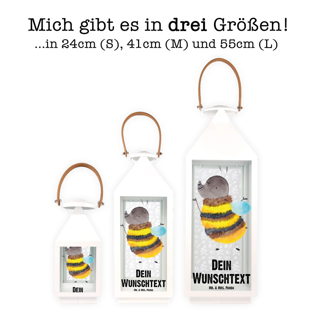 Personalisierte Deko Laterne Hummel flauschig Beleuchtete Laterne Mit Namen, Wetterfeste Laterne Mit Wunschname, Weiße Laterne Mit Wunschname, Laterne Mit Sternenmuster Und Namen, Shabby-Chic-Laterne Mit Wunschname, Maritim-Laterne Mit Wunschname, Spiegelglas-Laterne Mit Namensdruck, Orientalische Laterne Mit Namensdruck, Laterne Mit Blumenmotiv Und Wunschname, Landhausstil-Laterne Mit Namen, Deko Laterne Mit Namen, Kleine Laterne Mit Namensdruck, Teelichthalter Laterne Mit Wunschname, Kerzenlaterne Mit Namensdruck, Rustikale Laterne Mit Namensgravur, Innenraum-Laterne Mit Namen, Lichterkettenlaterne Mit Namen, XXL-Laterne Mit Wunschname, Stellbare Laterne Mit Namen, Motivlaterne Mit Namensgravur, Glaslaterne Mit Wunschname, Laterne Mit Griff Und Wunschname, Terrasse-Laterne Mit Wunschnamen, Hängelaterne Mit Namensgravur, Metalllaterne Mit Namen, LED-Laterne Mit Namensgravur, Gartenlaterne Personalisiert, Romantische Laterne Mit Wunschname, Laternenwindlicht Mit Namen, Klassische Laterne Mit Namensgravur, Windlichtlaterne Mit Namensgravur, Outdoor-Laterne Mit Wunschname, Holzlaterne Mit Namensdruck, Dekolaterne Mit Wunschname, Laternen-Set Personalisiert, Tischlaterne Mit Wunschname, Lichterlaterne Mit Wunschname, Vintage-Laterne Personalisiert, Personalisierte Deko Laterne, Minimalistische Laterne Mit Namen, Laterne Deko Mit Namen, Moderne Laterne Mit Namen, Skandinavische Laterne Mit Namen, Hängelaterne Deko Mit Namen, Pastellfarbene Laterne Mit Namensdruck, Tiermotive, Gute Laune, lustige Sprüche, Tiere, Biene, Hummel, Blume, Flauschig, Natur