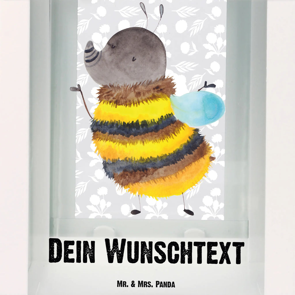 Personalisierte Deko Laterne Hummel flauschig Beleuchtete Laterne Mit Namen, Wetterfeste Laterne Mit Wunschname, Weiße Laterne Mit Wunschname, Laterne Mit Sternenmuster Und Namen, Shabby-Chic-Laterne Mit Wunschname, Maritim-Laterne Mit Wunschname, Spiegelglas-Laterne Mit Namensdruck, Orientalische Laterne Mit Namensdruck, Laterne Mit Blumenmotiv Und Wunschname, Landhausstil-Laterne Mit Namen, Deko Laterne Mit Namen, Kleine Laterne Mit Namensdruck, Teelichthalter Laterne Mit Wunschname, Kerzenlaterne Mit Namensdruck, Rustikale Laterne Mit Namensgravur, Innenraum-Laterne Mit Namen, Lichterkettenlaterne Mit Namen, XXL-Laterne Mit Wunschname, Stellbare Laterne Mit Namen, Motivlaterne Mit Namensgravur, Glaslaterne Mit Wunschname, Laterne Mit Griff Und Wunschname, Terrasse-Laterne Mit Wunschnamen, Hängelaterne Mit Namensgravur, Metalllaterne Mit Namen, LED-Laterne Mit Namensgravur, Gartenlaterne Personalisiert, Romantische Laterne Mit Wunschname, Laternenwindlicht Mit Namen, Klassische Laterne Mit Namensgravur, Windlichtlaterne Mit Namensgravur, Outdoor-Laterne Mit Wunschname, Holzlaterne Mit Namensdruck, Dekolaterne Mit Wunschname, Laternen-Set Personalisiert, Tischlaterne Mit Wunschname, Lichterlaterne Mit Wunschname, Vintage-Laterne Personalisiert, Personalisierte Deko Laterne, Minimalistische Laterne Mit Namen, Laterne Deko Mit Namen, Moderne Laterne Mit Namen, Skandinavische Laterne Mit Namen, Hängelaterne Deko Mit Namen, Pastellfarbene Laterne Mit Namensdruck, Tiermotive, Gute Laune, lustige Sprüche, Tiere, Biene, Hummel, Blume, Flauschig, Natur