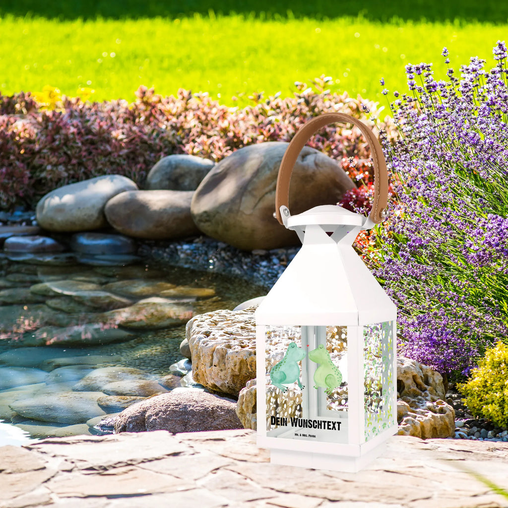Personalisierte Deko Laterne Frosch Liebe Kerzenlaterne Mit Namensdruck, Shabby-Chic-Laterne Mit Wunschname, Rustikale Laterne Mit Namensgravur, Deko Laterne, Gartenlaterne Personalisiert, Motivlaterne Mit Namensgravur, Laternen-Set Personalisiert, Laterne Mit Griff Und Wunschname, XXL-Laterne Mit Wunschname, Landhausstil-Laterne Mit Namen, Metall Laterne, Minimalistische Laterne Mit Namen, Terrasse-Laterne Mit Wunschnamen, Romantische Laterne Mit Wunschname, Hängeleuchte, Laterne Mit Blumenmotiv Und Wunschname, Stellbare Laterne Mit Namen, Windlichtlaterne Mit Namensgravur, Hängelaterne Mit Namensgravur, Spiegelglas-Laterne Mit Namensdruck, Tischlaterne Mit Wunschname, Pastellfarbene Laterne Mit Namensdruck, Outdoor-Laterne Mit Wunschname, Glaslaterne Mit Wunschname, Deko Laterne Mit Namen, Moderne Laterne Mit Namen, Vintage-Laterne Personalisiert, Innenraum-Laterne Mit Namen, Wetterfeste Laterne Mit Wunschname, Laterne Mit Sternenmuster Und Namen, Kleine Laterne Mit Namensdruck, Lichterlaterne Mit Wunschname, Maritim-Laterne Mit Wunschname, Klassische Laterne Mit Namensgravur, Hängelaterne Deko Mit Namen, Skandinavische Laterne Mit Namen, Dekolaterne Mit Wunschname, Weiße Laterne Mit Wunschname, Windlicht, Leuchten, Laternenwindlicht Mit Namen, Beleuchtete Laterne Mit Namen, Holzlaterne Mit Namensdruck, Lichterkettenlaterne Mit Namen, Metalllaterne Mit Namen, Teelichthalter Laterne Mit Wunschname, Laterne Deko Mit Namen, Personalisierte Deko Laterne, Orientalische Laterne Mit Namensdruck, LED-Laterne Mit Namensgravur, Freundin, Freund, Liebe, Liebesgeschenk, Jahrestag, Verlobung, Partner, Ehemann, Ehefrau, Heiraten, Heiratsantrag, Hocheitstag, Geschenk Freund, Geschenk Freundin, Verlobt, Froschkönig, Verliebt, Geschenk Hochzeit, Hochzeitstag, Verheiratet, Frösche, Frosch, Fröschchen, Liebesbeweis