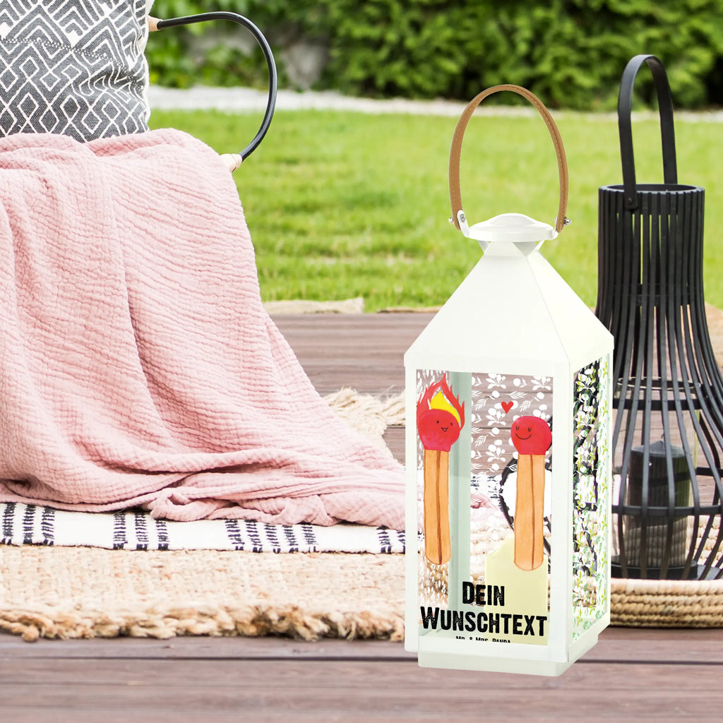 Personalisierte Deko Laterne Streichhölzer Lichterkettenlaterne Mit Namen, Wetterfeste Laterne Mit Wunschname, Laternenwindlicht Mit Namen, Hängelaterne Deko Mit Namen, Metalllaterne Mit Namen, Maritim-Laterne Mit Wunschname, Innenraum-Laterne Mit Namen, Windlicht, Beleuchtete Laterne Mit Namen, Kerzenlaterne Mit Namensdruck, Lichterlaterne Mit Wunschname, Tischlaterne Mit Wunschname, LED-Laterne Mit Namensgravur, Personalisierte Deko Laterne, Laterne Mit Griff Und Wunschname, Stellbare Laterne Mit Namen, Laterne Deko Mit Namen, Gartenlaterne Personalisiert, Laterne Mit Blumenmotiv Und Wunschname, Moderne Laterne Mit Namen, Landhausstil-Laterne Mit Namen, Hängeleuchte, Rustikale Laterne Mit Namensgravur, Klassische Laterne Mit Namensgravur, Holzlaterne Mit Namensdruck, Skandinavische Laterne Mit Namen, Laterne Mit Sternenmuster Und Namen, Dekolaterne Mit Wunschname, Orientalische Laterne Mit Namensdruck, Deko Laterne Mit Namen, Windlichtlaterne Mit Namensgravur, Glaslaterne Mit Wunschname, Metall Laterne, Weiße Laterne Mit Wunschname, Spiegelglas-Laterne Mit Namensdruck, Outdoor-Laterne Mit Wunschname, Motivlaterne Mit Namensgravur, Minimalistische Laterne Mit Namen, Kleine Laterne Mit Namensdruck, Hängelaterne Mit Namensgravur, Shabby-Chic-Laterne Mit Wunschname, Laternen-Set Personalisiert, Teelichthalter Laterne Mit Wunschname, XXL-Laterne Mit Wunschname, Romantische Laterne Mit Wunschname, Leuchten, Deko Laterne, Vintage-Laterne Personalisiert, Terrasse-Laterne Mit Wunschnamen, Pastellfarbene Laterne Mit Namensdruck, Freundin, Freund, Liebe, Liebesgeschenk, Jahrestag, Verlobung, Partner, Ehemann, Ehefrau, Heiraten, Heiratsantrag, Hocheitstag, Streichhölzer