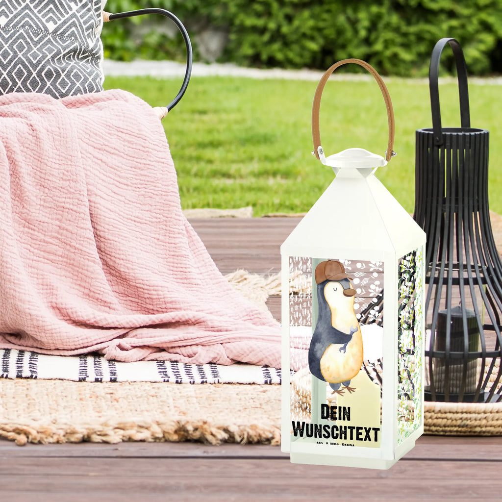 Personalisierte Deko Laterne Wenn Papa es nicht reparieren kann, sind wir am Arsch Tischlaterne Mit Wunschname, Stellbare Laterne Mit Namen, Beleuchtete Laterne Mit Namen, Wetterfeste Laterne Mit Wunschname, Romantische Laterne Mit Wunschname, Innenraum-Laterne Mit Namen, Spiegelglas-Laterne Mit Namensdruck, Vintage-Laterne Personalisiert, Dekolaterne Mit Wunschname, Windlicht, Laterne Mit Sternenmuster Und Namen, Leuchten, Skandinavische Laterne Mit Namen, Motivlaterne Mit Namensgravur, Metalllaterne Mit Namen, Glaslaterne Mit Wunschname, LED-Laterne Mit Namensgravur, Maritim-Laterne Mit Wunschname, Moderne Laterne Mit Namen, Kleine Laterne Mit Namensdruck, Rustikale Laterne Mit Namensgravur, Minimalistische Laterne Mit Namen, Hängelaterne Deko Mit Namen, Outdoor-Laterne Mit Wunschname, Laternenwindlicht Mit Namen, Teelichthalter Laterne Mit Wunschname, Lichterkettenlaterne Mit Namen, Laterne Mit Griff Und Wunschname, Weiße Laterne Mit Wunschname, Klassische Laterne Mit Namensgravur, XXL-Laterne Mit Wunschname, Metall Laterne, Laterne Deko Mit Namen, Lichterlaterne Mit Wunschname, Pastellfarbene Laterne Mit Namensdruck, Landhausstil-Laterne Mit Namen, Laterne Mit Blumenmotiv Und Wunschname, Kerzenlaterne Mit Namensdruck, Gartenlaterne Personalisiert, Orientalische Laterne Mit Namensdruck, Hängeleuchte, Shabby-Chic-Laterne Mit Wunschname, Laternen-Set Personalisiert, Deko Laterne Mit Namen, Windlichtlaterne Mit Namensgravur, Holzlaterne Mit Namensdruck, Deko Laterne, Personalisierte Deko Laterne, Terrasse-Laterne Mit Wunschnamen, Hängelaterne Mit Namensgravur, Muttertag, Vatertag, Mama, Papa, Oma, Opa, Familie, Schwester, Bruder, Geschenk Papa, Vater, Bester Papa Der Welt