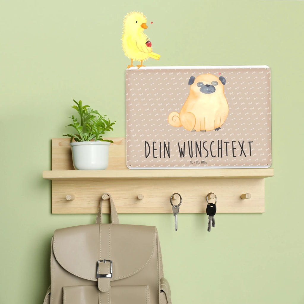 Personalisiertes Blechschild Mops Geschenk Blechschild Mit Text, Blechschild Handgemacht Mit Namen, Blechschild Mit Wunschtext, Spruchschild Metall Personalisiert, Personalisierbares Blechschild, Türschild Mit Namen, Blechschild Für Wohnzimmer Mit Namen, Retro Blechschild Mit Namen, Metallschild Mit Namen, Blechschild Für Balkon Mit Wunschtext, Blechschild Personalisiert, Blechschild Für Garten Mit Text, Blechschild Mit Spruch Und Namen, Nostalgieschild Mit Wunschtext, Vintage Blechschild Mit Wunschtext, Design Blechschild Mit Wunschtext, Wanddeko Blechschild Personalisiert, Blechschild Für Küche Mit Wunschtext, Großes Blechschild Personalisiert, Blechschild Für Frauen Mit Namen, Blechschild Zum Hinstellen Mit Wunschtext, Wandschild Metall Personalisiert, Blechschild Zum Aufhängen Mit Text, Lustiges Blechschild Mit Namen, Blechschild Für Freunde Mit Text, Blechschild Für Männer Mit Wunschtext, Metallschild Mit Wunschtext, Kleines Blechschild Mit Namen, Dekoschild Metall Mit Gravur, Blechschild Mit Namen, Hunderasse, Hundebesitzer, Tierliebhaber, Hund, Sprüche, Haustier, Hundemotiv, Mops, Hundeliebe, Liebe