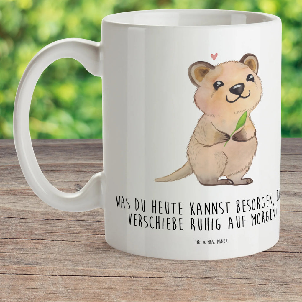 Kindertasse Quokka Happy Kinder-Porzellantasse Mit Motiv, Kindertasse Mit Cartoonmotiv, Kinderbecher Für Kleinkinder, Kindertasse Ökologisch, Kinderbecher Unzerbrechlich, Tasse Mit Henkel Für Kinder, Trinklernbecher, Tasse Für Schulanfänger, Kinder-Thermobecher, Kinderbecher Aus Edelstahl, Kindertasse Mikrowellengeeignet, Trinklernbecher Aus Kunststoff, Kindertasse Für Baby, Trinklern-Tasse, Kindertasse Mit Tiermotiv, Kindertasse Auslaufsicher, Kinder-Keramiktasse, Design Kindertasse, Tasse Für Kleinkinder, Kindertasse, Kinderbecher Mit Spruch, Kindertasse BPA-Frei, Kindertasse Bunt, Nachhaltige Kindertasse, Kindertasse Handgemacht, Kinderbecher, Kinder-Porzellantasse, Kinderbecher Mit Deckel, Trinklernbecher Personalisiert, Kindertasse Mit Griffen, Kindertasse Spülmaschinenfest, Trinklernbecher Mit Deckel, Kindertasse Für Vorschüler, Kindertasse Bruchsicher, Kindertasse Mit Strohhalm, Tasse Für Kinder, Kindertasse Aus Silikon, Tiermotive, Gute Laune, lustige Sprüche, Tiere, Niedliches Tier, Dinge erledigen, Lustiger Spruch, Verschieben, Quokka, Aufschieberitis