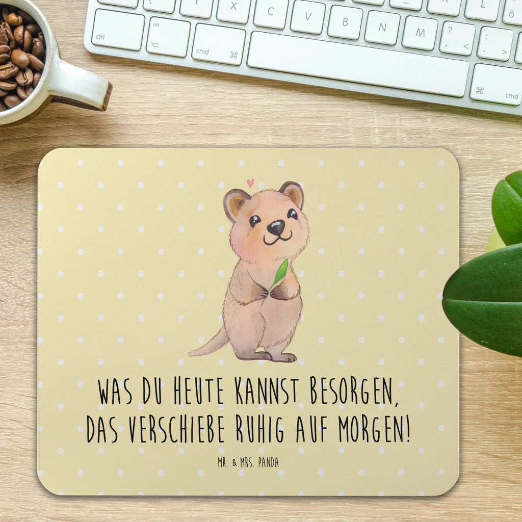 Mauspad Quokka Happy Mausunterlage, Designer Mauspad, Mauspad Büro, Einzigartiges Mauspad, PC Zubehör, Computer zubehör, Arbeitszimmer, Büroausstattung, Mousepad, Mauspad, Tiermotive, Gute Laune, lustige Sprüche, Tiere, Aufschieberitis, Niedliches Tier, Dinge erledigen, Verschieben, Quokka, Lustiger Spruch
