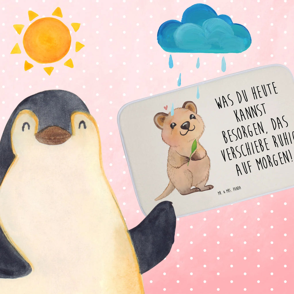 Bath mat Quokka Happy Badläufer, badezimmermatte, badezimmerteppiche, Badematte, wannenvorleger, Badvorleger, Badezimmerteppich, duschmatten, badezimmer läufer, bad läufer, Duschvorleger, fußmatte bad, Teppich Fürs Bad, badezimmermatten, badezimmervorleger, teppich für bad, rutschfeste matte, Badezimmer Matte, Badteppich, badmatten, Bad Fußmatte, duschmatte, Lustige Sprüche, Tiere, Tiermotive, Gute Laune, Lustiger Spruch, Dinge Erledigen, Aufschieberitis, Verschieben, Niedliches Tier, Quokka