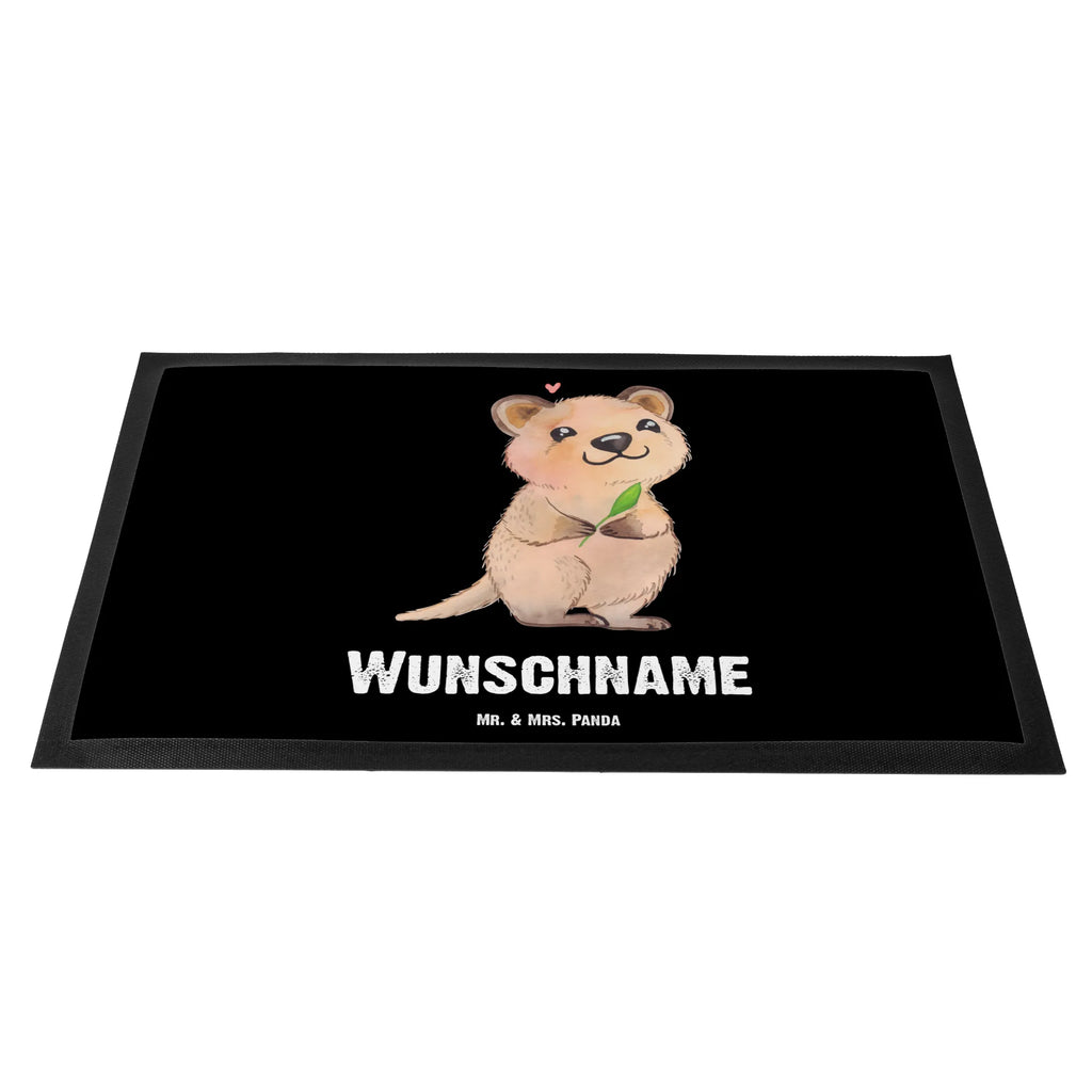 Personalisierte Fußmatte Quokka Happy Wunschnamen, Personalisierte Fußmatte, Haustürmatte personalisiert, Fußmatte mit Namen, Personalisiert, Fußmatte bedrucken, Türvorleger mit Namen, Türvorleger personalisiert, Personalisieruung, Namensfussmatte, Bedrucken, Tiermotive, Gute Laune, lustige Sprüche, Tiere, Dinge erledigen, Verschieben, Quokka, Lustiger Spruch, Niedliches Tier, Aufschieberitis