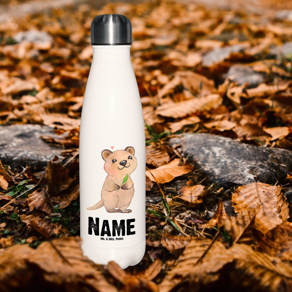 Personalisierte Thermosflasche Quokka Happy Klassische Thermosflasche Mit Namen, BPA-Freie Thermosflasche Mit Namen, Thermosflasche Für Tee Mit Namen, Thermosflasche Outdoor Mit Gravur, Flasche Für Kohlensäure Mit Gravur, Thermosflasche Kinder Mit Namen, Umweltfreundliche Thermosflasche Mit Wunschtext, Thermosflasche Für Wasser Personalisiert, Personalisierte Thermosflasche, Sommerflasche Mit Wunschtext, Isolierflasche Mit Gravur, Thermosflasche Für Kaffee Mit Wunschtext, Thermosflasche Mit Wunschtext, Doppelwandige Trinkflasche Mit Gravur, Warmhalteflasche Personalisiert, Thermoflasche Personalisiert, Moderne Thermosflasche Mit Text, Thermosflasche Wandern Mit Gravur, Thermosflasche Mit Drehverschluss Und Gravur, Thermosflasche Mit Trinkverschluss Und Namen, Edelstahlflasche Mit Wunschtext, Nachhaltige Thermosflasche Mit Gravur, Thermosflasche 750ml Mit Namen, Thermosflasche Reisen Mit Namen, Vakuumflasche Mit Namen, Thermosflasche Für Sport Mit Namen, Kalthalteflasche Mit Wunschtext, Getränkeflasche Personalisiert, Thermosflasche Mit Namen, Spülmaschinenfeste Thermosflasche Mit Gravur, Thermoskanne Unterwegs Mit Namen, Robuste Thermosflasche Personalisiert, Trinkflasche Isoliert Mit Namen, Thermosflasche Damen Personalisiert, Thermosflasche 1 Liter Personalisiert, Leichte Thermosflasche Mit Wunschtext, Thermosflasche Herren Mit Wunschtext, Thermosflasche Für Büro Mit Wunschtext, Auslaufsichere Thermosflasche Mit Wunschtext, Thermoflasche Edelstahl Mit Gravur, Thermosflasche 500ml Mit Gravur, Thermosflasche Für Schule Mit Gravur, Tiermotive, Gute Laune, lustige Sprüche, Tiere, Lustiger Spruch, Quokka, Niedliches Tier, Verschieben, Dinge erledigen, Aufschieberitis
