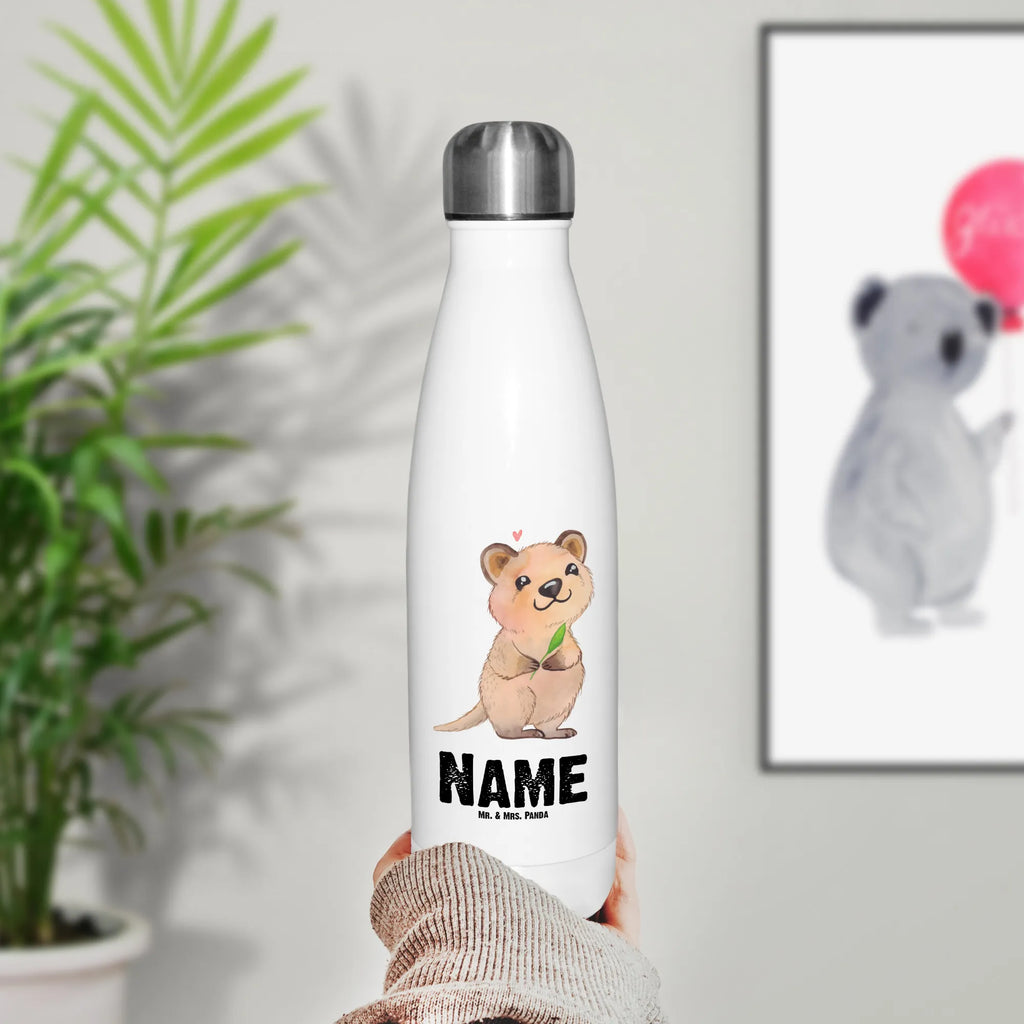 Personalisierte Thermosflasche Quokka Happy Klassische Thermosflasche Mit Namen, BPA-Freie Thermosflasche Mit Namen, Thermosflasche Für Tee Mit Namen, Thermosflasche Outdoor Mit Gravur, Flasche Für Kohlensäure Mit Gravur, Thermosflasche Kinder Mit Namen, Umweltfreundliche Thermosflasche Mit Wunschtext, Thermosflasche Für Wasser Personalisiert, Personalisierte Thermosflasche, Sommerflasche Mit Wunschtext, Isolierflasche Mit Gravur, Thermosflasche Für Kaffee Mit Wunschtext, Thermosflasche Mit Wunschtext, Doppelwandige Trinkflasche Mit Gravur, Warmhalteflasche Personalisiert, Thermoflasche Personalisiert, Moderne Thermosflasche Mit Text, Thermosflasche Wandern Mit Gravur, Thermosflasche Mit Drehverschluss Und Gravur, Thermosflasche Mit Trinkverschluss Und Namen, Edelstahlflasche Mit Wunschtext, Nachhaltige Thermosflasche Mit Gravur, Thermosflasche 750ml Mit Namen, Thermosflasche Reisen Mit Namen, Vakuumflasche Mit Namen, Thermosflasche Für Sport Mit Namen, Kalthalteflasche Mit Wunschtext, Getränkeflasche Personalisiert, Thermosflasche Mit Namen, Spülmaschinenfeste Thermosflasche Mit Gravur, Thermoskanne Unterwegs Mit Namen, Robuste Thermosflasche Personalisiert, Trinkflasche Isoliert Mit Namen, Thermosflasche Damen Personalisiert, Thermosflasche 1 Liter Personalisiert, Leichte Thermosflasche Mit Wunschtext, Thermosflasche Herren Mit Wunschtext, Thermosflasche Für Büro Mit Wunschtext, Auslaufsichere Thermosflasche Mit Wunschtext, Thermoflasche Edelstahl Mit Gravur, Thermosflasche 500ml Mit Gravur, Thermosflasche Für Schule Mit Gravur, Tiermotive, Gute Laune, lustige Sprüche, Tiere, Lustiger Spruch, Quokka, Niedliches Tier, Verschieben, Dinge erledigen, Aufschieberitis