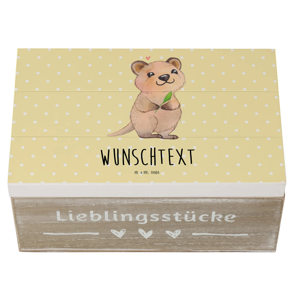 Personalisierte Holzkiste Quokka Happy Aufbewahrungsbox Personalisiert, Schatzkiste mit Namen, Holzkiste Personalisiert, Schatzkiste Personalisiert, Truhe Personalisiert, Aufbewahrungsbox mit Namen, mit Namen, Kiste mit Namen, Holzkiste mit Namen, Dekokiste Personalisiert, Dekokiste mit Namen, Erinnerungsbox mit Namen, Erinnerungskiste Personalisiert, GEschenkdose Personalisiert, Kiste Personalisiert, Truhe mit Namen, Erinnerungsbox Personalisiert, Schatulle Personalisiert, Geschenkbox Personalisiert, Schatulle mit Namen, Lustige Sprüche, Tiere, Tiermotive, Gute Laune, Dinge Erledigen, Quokka, Aufschieberitis, Lustiger Spruch, Niedliches Tier, Verschieben