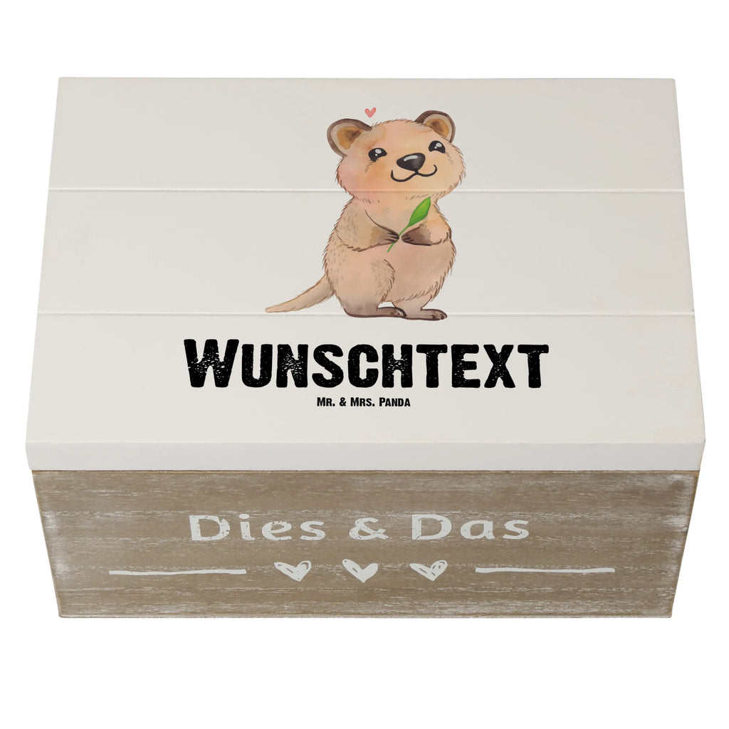 Personalisierte Holzkiste Quokka Happy Aufbewahrungsbox Personalisiert, Schatzkiste mit Namen, Holzkiste Personalisiert, Schatzkiste Personalisiert, Truhe Personalisiert, Aufbewahrungsbox mit Namen, mit Namen, Kiste mit Namen, Holzkiste mit Namen, Dekokiste Personalisiert, Dekokiste mit Namen, Erinnerungsbox mit Namen, Erinnerungskiste Personalisiert, GEschenkdose Personalisiert, Kiste Personalisiert, Truhe mit Namen, Erinnerungsbox Personalisiert, Schatulle Personalisiert, Geschenkbox Personalisiert, Schatulle mit Namen, Lustige Sprüche, Tiere, Tiermotive, Gute Laune, Dinge Erledigen, Quokka, Aufschieberitis, Lustiger Spruch, Niedliches Tier, Verschieben