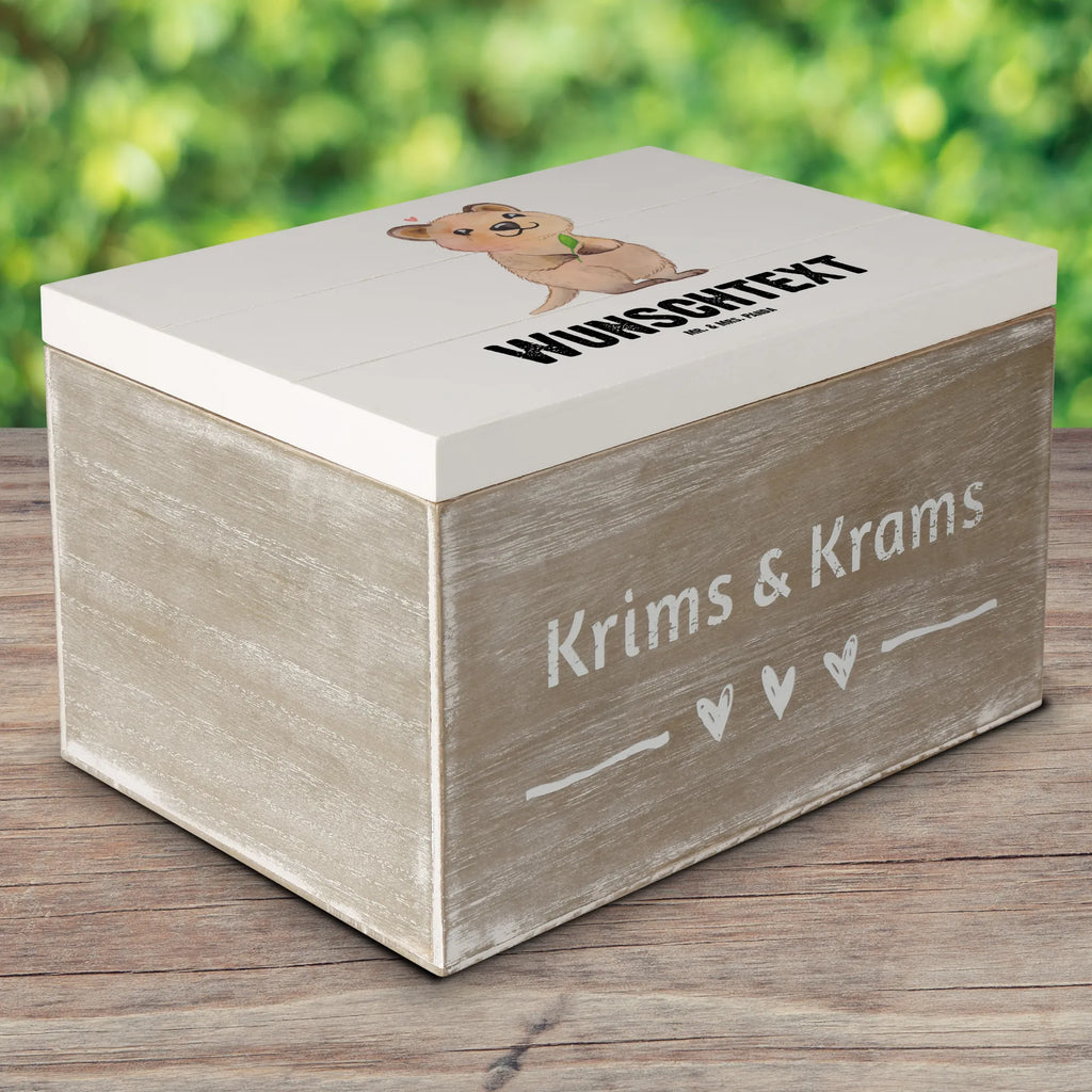 Personalisierte Holzkiste Quokka Happy Aufbewahrungsbox Personalisiert, Schatzkiste mit Namen, Holzkiste Personalisiert, Schatzkiste Personalisiert, Truhe Personalisiert, Aufbewahrungsbox mit Namen, mit Namen, Kiste mit Namen, Holzkiste mit Namen, Dekokiste Personalisiert, Dekokiste mit Namen, Erinnerungsbox mit Namen, Erinnerungskiste Personalisiert, GEschenkdose Personalisiert, Kiste Personalisiert, Truhe mit Namen, Erinnerungsbox Personalisiert, Schatulle Personalisiert, Geschenkbox Personalisiert, Schatulle mit Namen, Lustige Sprüche, Tiere, Tiermotive, Gute Laune, Dinge Erledigen, Quokka, Aufschieberitis, Lustiger Spruch, Niedliches Tier, Verschieben