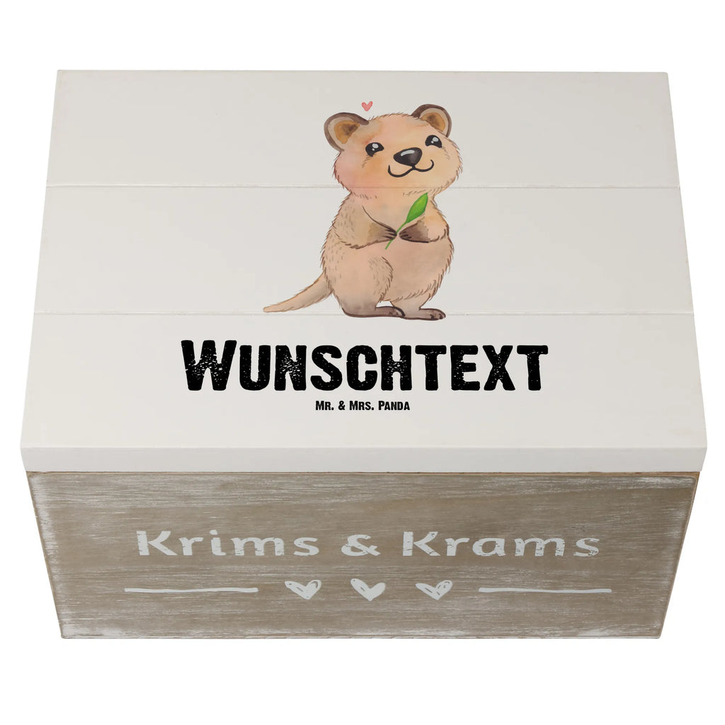 Personalisierte Holzkiste Quokka Happy Aufbewahrungsbox Personalisiert, Schatzkiste mit Namen, Holzkiste Personalisiert, Schatzkiste Personalisiert, Truhe Personalisiert, Aufbewahrungsbox mit Namen, mit Namen, Kiste mit Namen, Holzkiste mit Namen, Dekokiste Personalisiert, Dekokiste mit Namen, Erinnerungsbox mit Namen, Erinnerungskiste Personalisiert, GEschenkdose Personalisiert, Kiste Personalisiert, Truhe mit Namen, Erinnerungsbox Personalisiert, Schatulle Personalisiert, Geschenkbox Personalisiert, Schatulle mit Namen, Lustige Sprüche, Tiere, Tiermotive, Gute Laune, Dinge Erledigen, Quokka, Aufschieberitis, Lustiger Spruch, Niedliches Tier, Verschieben