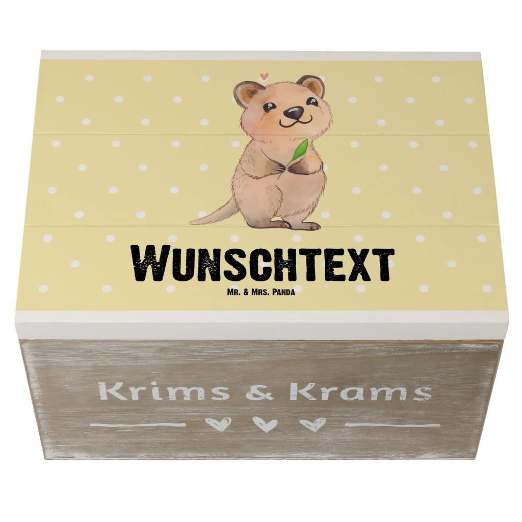 Personalisierte Holzkiste Quokka Happy Aufbewahrungsbox Personalisiert, Schatzkiste mit Namen, Holzkiste Personalisiert, Schatzkiste Personalisiert, Truhe Personalisiert, Aufbewahrungsbox mit Namen, mit Namen, Kiste mit Namen, Holzkiste mit Namen, Dekokiste Personalisiert, Dekokiste mit Namen, Erinnerungsbox mit Namen, Erinnerungskiste Personalisiert, GEschenkdose Personalisiert, Kiste Personalisiert, Truhe mit Namen, Erinnerungsbox Personalisiert, Schatulle Personalisiert, Geschenkbox Personalisiert, Schatulle mit Namen, Lustige Sprüche, Tiere, Tiermotive, Gute Laune, Dinge Erledigen, Quokka, Aufschieberitis, Lustiger Spruch, Niedliches Tier, Verschieben