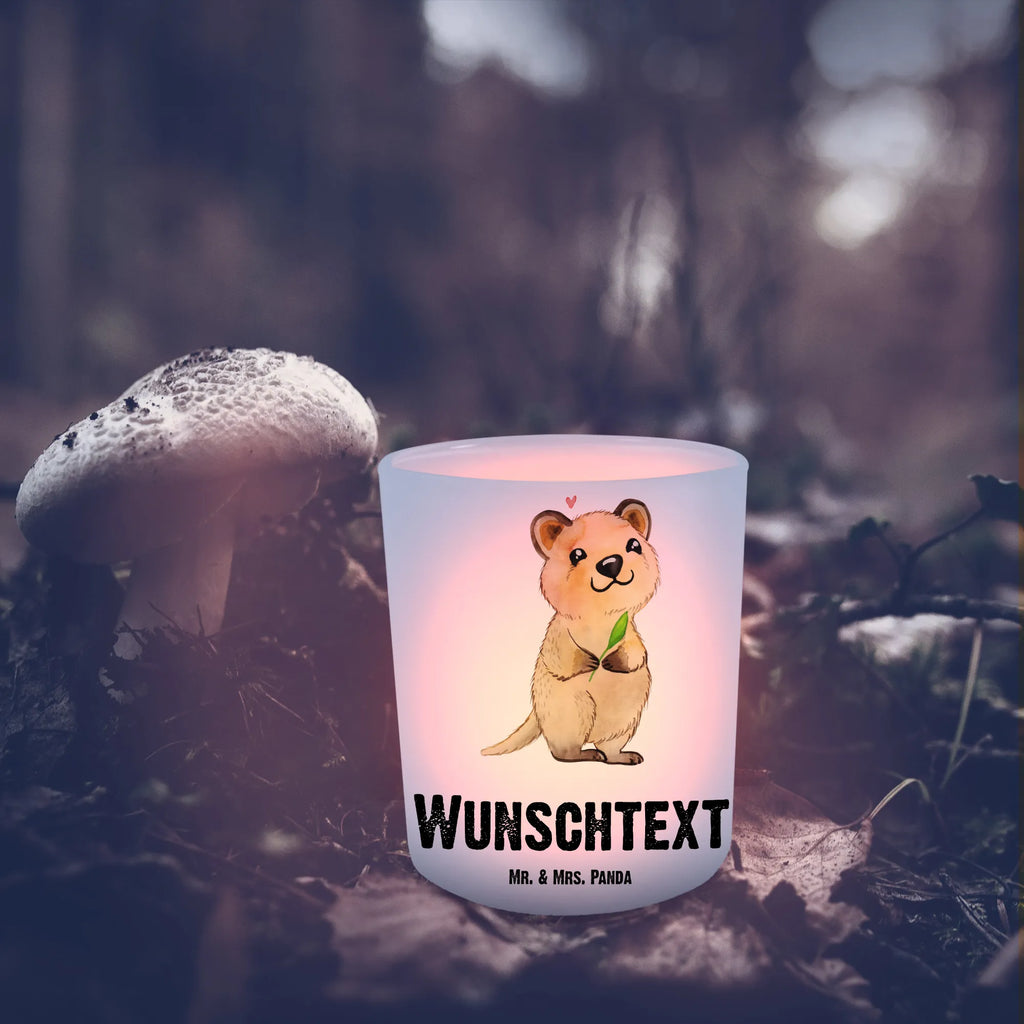 Personalisiertes Windlicht Quokka Happy Windlicht Romantisch, Teelicht Glas mit Namen, Windlicht Groß, Windlicht Dekoration mit Namen, Windlicht Garten mit Namen, Teelichthalter Outdoor mit Namen, Windlicht Modern, Windlicht Boho, Windlicht Wohnzimmer, Windlicht Kerzenhalter, Windlicht Design, Teelichthalter für draußen selber gestalten, Windlicht Klein, Windlicht Draußen selber gestalten, Windlicht Glas mit Wunschtext, Windlicht mit Namen, Windlicht Geschenk, Windlicht Skandinavisch, Windlichter mit Namen, Windlicht Balkon, Windlicht Für Draußen, Windlicht Handgemacht, Teelichthalter mit Namen, Teelichthalter mit Wunschtext, Windlicht Vintage mit Namen, Windlicht Outdoor, Windlicht Terrasse, Windlicht Nachhaltig, Windlicht Laterne, Tiermotive, Gute Laune, lustige Sprüche, Tiere, Verschieben, Quokka, Dinge erledigen, Niedliches Tier, Lustiger Spruch, Aufschieberitis