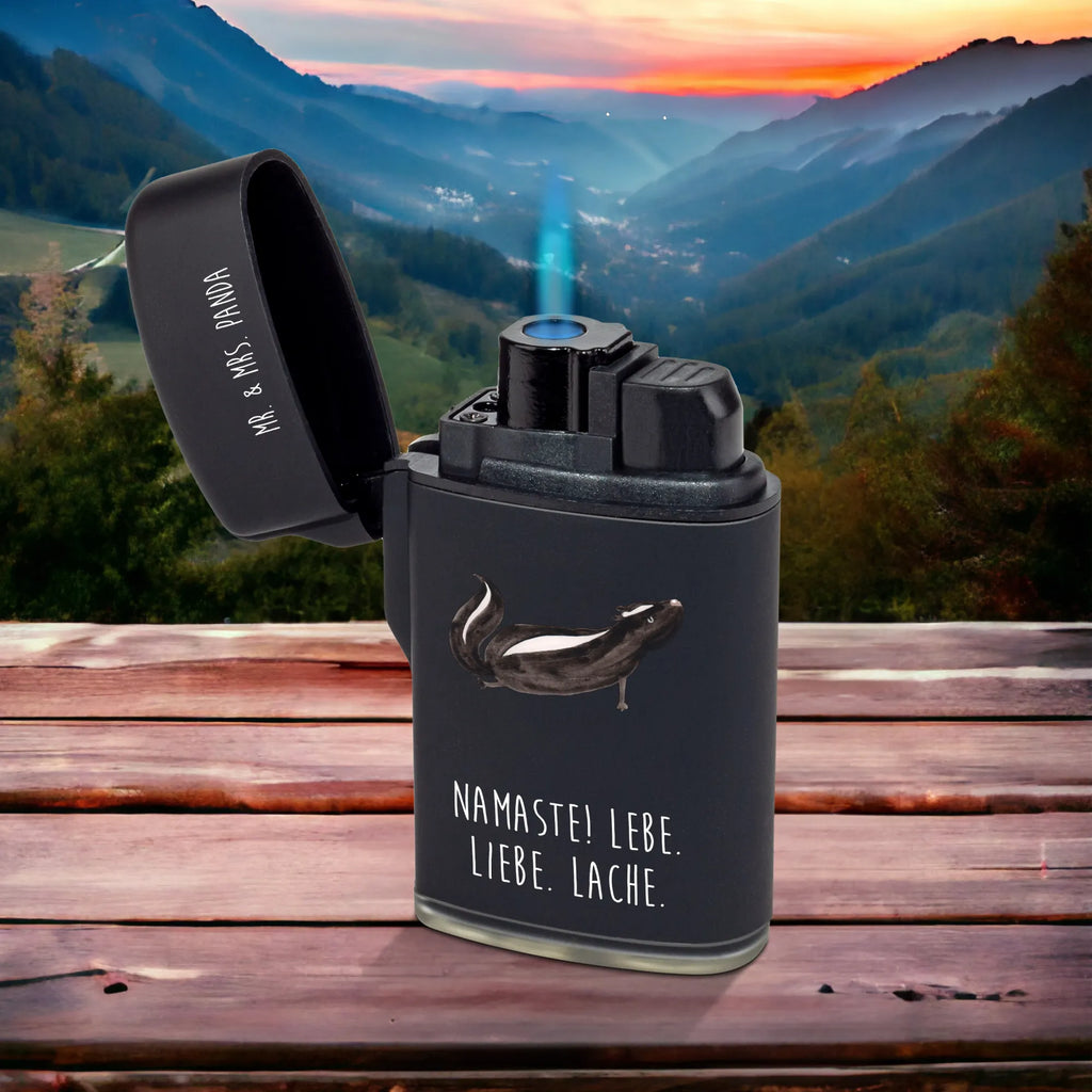 Feuerzeug Stinktier Yoga sturmfeuerzeuge, gasfeuerzeuge, Gasfeuerzeug, zigarettenanzünder, Feuerzeuge, gas anzünder, sturmfeuerzeug, zündgerät, anzünder, Feuerzeug, Stinktier, Skunk, Stinker, Namaste, Lebe, Raubtier, Lache, Yoga, Wildtier, Stinki, Liebe