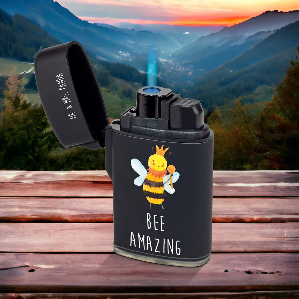 Lighter bee king Feuerzeug, Feuerzeug Für Männer, Feuerzeug wiederbefüllbar, Feuerzeug Elektrisch, Feuerzeug Für Grill, Feuerzeug Geschenk, Feuerzeug Bedruckt, Feuerzeug Nachfüllbar, Feuerzeuge, Feuerzeug Vintage, Feuerzeug Mit Kindersicherung, Feuerzeug Design, Feuerzeug Für Frauen, Feuerzeug Umweltfreundlich, Gasfeuerzeug, Feuerzeug schlicht, Feuerzeug Für Kerzen, Feuerzeug mit Motiv, Feuerzeug Für Camping, Feuerzeug normal, Feuerzeug Für Kamin, Feuerzeug Windfest, Feuerzeug Modern, Biene, Wespe, Hummel
