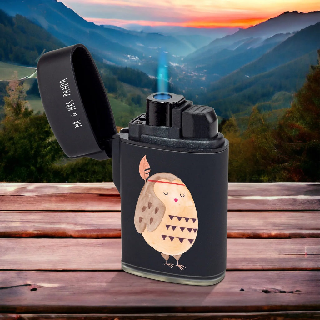 Feuerzeug Eule Federschmuck sturmfeuerzeuge, zündgerät, Gasfeuerzeug, Feuerzeug, sturmfeuerzeug, gasfeuerzeuge, Feuerzeuge, anzünder, zigarettenanzünder, gas anzünder, Eule, Federschmuck, Owl, Dekoration, Reisespruch, Eule Deko, Das Leben Ist Ein Abenteuer