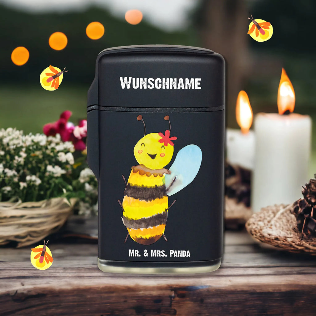 Personalised lighter bee happy Personalisiertes Feuerzeug, Graviertes Feuerzeug, Feuerzeug mit Widmung, Feuerzeug Für Frauen Personalisiert, Feuerzeug Für Männer Mit Namen, Feuerzeug Als Geschenk Personalisiert, Feuerzeug Selbst Gestalten, Feuerzeug Mit Persönlicher Gravur, Feuerzeug Mit Gas nachfüllbar, Feuerzeug Mit Wunschname, Feuerzeug Mit Initialen, Feuerzeug Bedrucken Lassen, Feuerzeug Mit Text, Feuerzeug Geschenk Mit Namen, Feuerzeug Mit Gravur, Feuerzeug Mit Datum, Feuerzeug Mit Wunschtext, Feuerzeug Mit Namen Und Symbol, Hochwertiges Feuerzeug Mit Namen, Feuerzeug Mit Spruch, Feuerzeug Mit Widmung, Individuelles Feuerzeug, Feuerzeug Mit Namen, Feuerzeug Personalisiert, Biene, Wespe, Hummel
