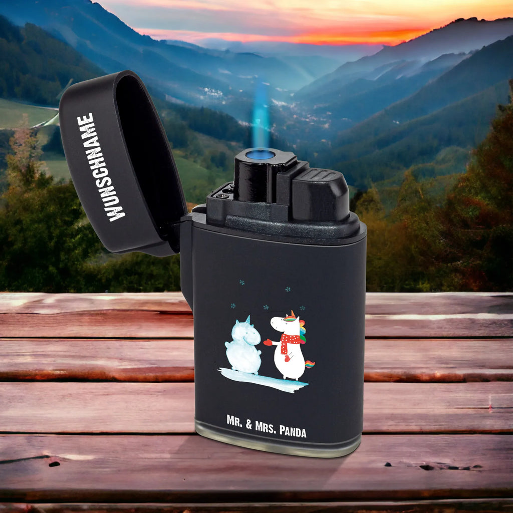 Personalisiertes Feuerzeug Einhorn Schneemann Feuerzeug Mit Spruch, Feuerzeug Mit Wunschtext, Feuerzeug Mit Gas nachfüllbar, Personalisiertes Feuerzeug, Feuerzeug Mit Namen, Feuerzeug Mit Datum, Feuerzeug Geschenk Mit Namen, Individuelles Feuerzeug, Feuerzeug Mit Persönlicher Gravur, Feuerzeug Für Frauen Personalisiert, Hochwertiges Feuerzeug Mit Namen, Feuerzeug Selbst Gestalten, Feuerzeug Mit Text, Feuerzeug Mit Gravur, Feuerzeug Bedrucken Lassen, Graviertes Feuerzeug, Feuerzeug Als Geschenk Personalisiert, Feuerzeug mit Widmung, Feuerzeug Mit Namen Und Symbol, Feuerzeug Mit Wunschname, Feuerzeug Für Männer Mit Namen, Feuerzeug Mit Widmung, Feuerzeug Personalisiert, Feuerzeug Mit Initialen, Einhorn, Einhörner, Einhorn Deko, Unicorn, Winter, Mütze, kalt, Handschuhe, X-Mas, Kuchen, Weihnachten, Schneemann, Schnee