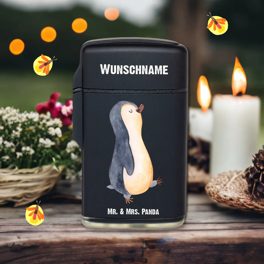 Personalisiertes Feuerzeug Pinguin marschierend Feuerzeug Mit Namen Und Symbol, Feuerzeug Für Männer Mit Namen, Feuerzeug Bedrucken Lassen, Feuerzeug Für Frauen Personalisiert, Feuerzeug Mit Namen, Hochwertiges Feuerzeug Mit Namen, Feuerzeug Mit Gas nachfüllbar, Feuerzeug Als Geschenk Personalisiert, Feuerzeug Mit Spruch, Feuerzeug Mit Widmung, Feuerzeug Selbst Gestalten, Personalisiertes Feuerzeug, Feuerzeug Mit Datum, Individuelles Feuerzeug, Feuerzeug Mit Persönlicher Gravur, Feuerzeug Mit Initialen, Feuerzeug Geschenk Mit Namen, Feuerzeug Personalisiert, Graviertes Feuerzeug, Feuerzeug Mit Wunschtext, Feuerzeug Mit Wunschname, Feuerzeug Mit Gravur, Feuerzeug mit Widmung, Feuerzeug Mit Text, Pinguin, Schwester, Frühaufsteher, Langschläfer, Bruder, Familie, Pinguine