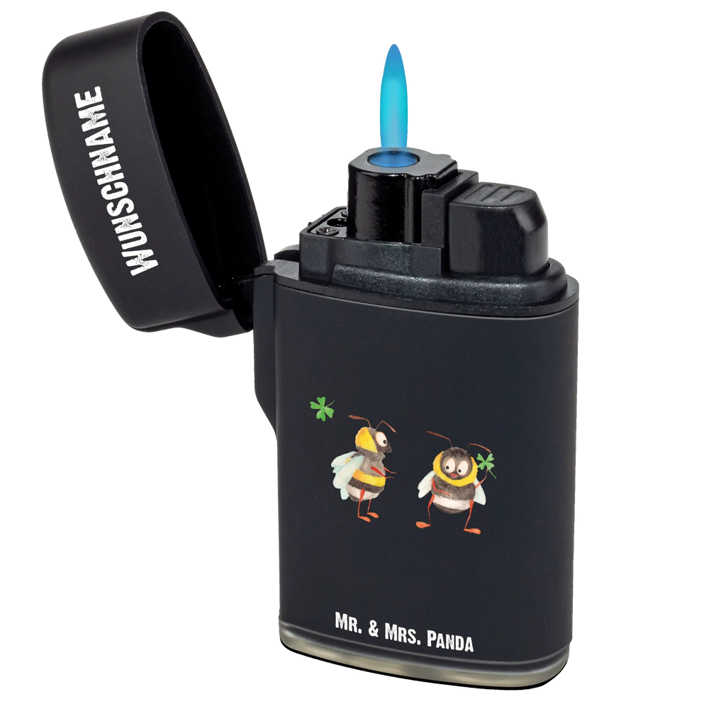 Personalisiertes Feuerzeug Hummeln mit Kleeblatt Feuerzeug Personalisiert, Graviertes Feuerzeug, Feuerzeug Mit Spruch, Feuerzeug Für Frauen Personalisiert, Feuerzeug Bedrucken Lassen, Feuerzeug Mit Namen, Feuerzeug Mit Text, Feuerzeug Mit Persönlicher Gravur, Feuerzeug Für Männer Mit Namen, Feuerzeug Mit Gravur, Individuelles Feuerzeug, Feuerzeug Mit Namen Und Symbol, Hochwertiges Feuerzeug Mit Namen, Feuerzeug Geschenk Mit Namen, Feuerzeug Mit Initialen, Feuerzeug Mit Widmung, Feuerzeug Als Geschenk Personalisiert, Feuerzeug Mit Datum, Personalisiertes Feuerzeug, Feuerzeug Mit Wunschtext, Feuerzeug Mit Wunschname, Feuerzeug Mit Gas Nachfüllbar, Feuerzeug Selbst Gestalten, Lustige Sprüche, Tiere, Tiermotive, Gute Laune, Biene, Hummel, Spruch Positiv, Spruch Fröhlich, Spruch schön, glücklich sein, glücklich Werden, Biene Deko