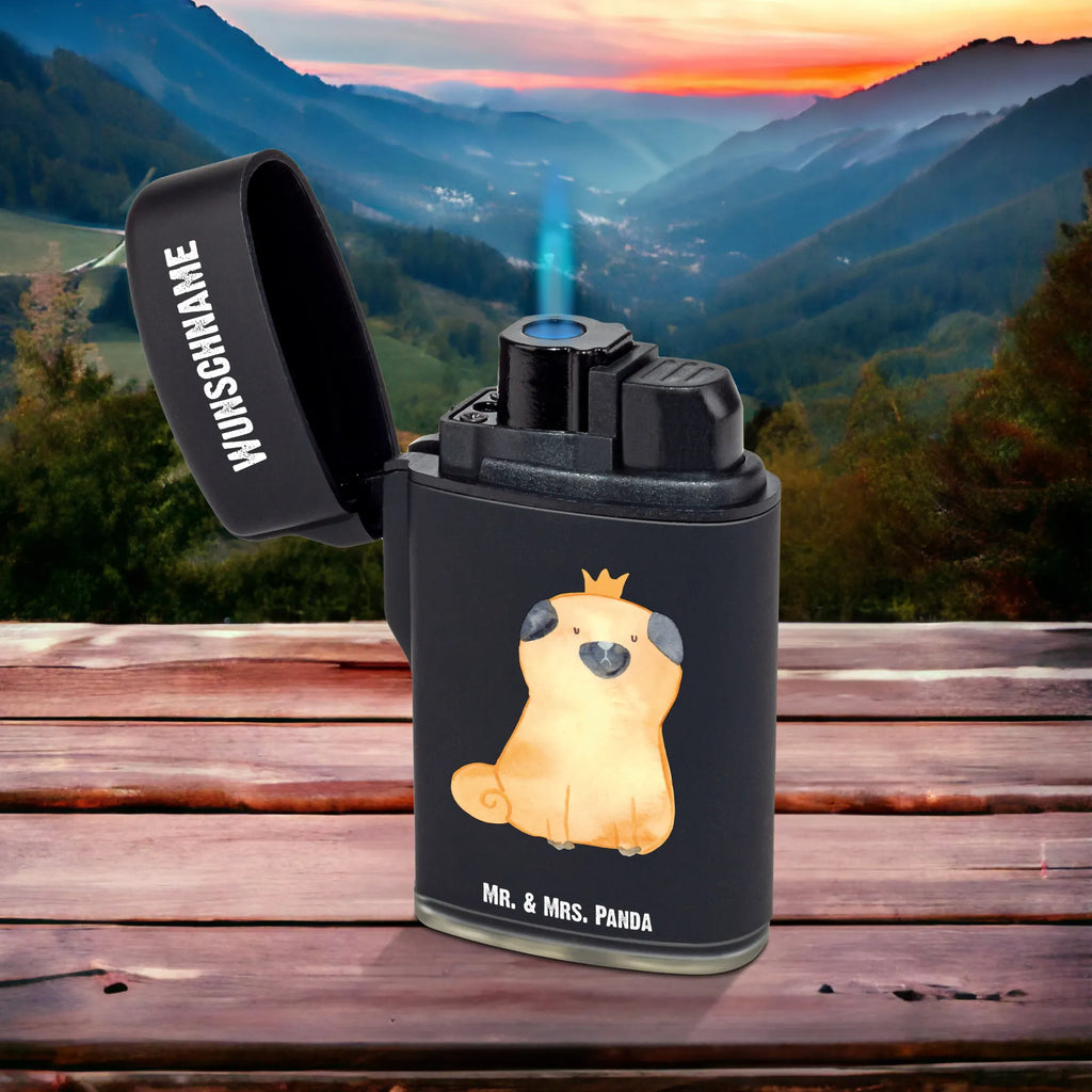 Personalised lighter pug Crown Feuerzeug Mit Spruch, Hochwertiges Feuerzeug Mit Namen, Feuerzeug Mit Gas nachfüllbar, Feuerzeug Mit Persönlicher Gravur, Feuerzeug Mit Datum, Feuerzeug Mit Wunschtext, Feuerzeug Bedrucken Lassen, Personalisiertes Feuerzeug, Feuerzeug Mit Gravur, Feuerzeug Mit Widmung, Feuerzeug Mit Namen, Feuerzeug Geschenk Mit Namen, Feuerzeug Mit Wunschname, Feuerzeug Selbst Gestalten, Feuerzeug Für Männer Mit Namen, Graviertes Feuerzeug, Feuerzeug Für Frauen Personalisiert, Feuerzeug mit Widmung, Feuerzeug Personalisiert, Feuerzeug Als Geschenk Personalisiert, Individuelles Feuerzeug, Feuerzeug Mit Initialen, Feuerzeug Mit Namen Und Symbol, Feuerzeug Mit Text, Hund, Hundemotiv, Haustier, Hunderasse, Tierliebhaber, Hundebesitzer, Sprüche, Mops, allergisch, kinderlos, lustig, Hausregel, Hundebesitzer. Spruch