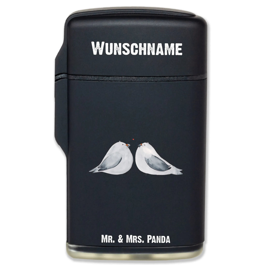 Personalisiertes Feuerzeug Turteltauben Liebe Feuerzeug Mit Gas nachfüllbar, Individuelles Feuerzeug, Feuerzeug Mit Namen, Hochwertiges Feuerzeug Mit Namen, Feuerzeug Mit Wunschtext, Feuerzeug Mit Widmung, Feuerzeug Mit Spruch, Feuerzeug mit Widmung, Feuerzeug Mit Datum, Feuerzeug Geschenk Mit Namen, Feuerzeug Für Frauen Personalisiert, Feuerzeug Personalisiert, Feuerzeug Als Geschenk Personalisiert, Feuerzeug Für Männer Mit Namen, Feuerzeug Bedrucken Lassen, Feuerzeug Mit Initialen, Graviertes Feuerzeug, Feuerzeug Mit Text, Feuerzeug Mit Wunschname, Feuerzeug Mit Namen Und Symbol, Feuerzeug Mit Persönlicher Gravur, Feuerzeug Selbst Gestalten, Personalisiertes Feuerzeug, Feuerzeug Mit Gravur, Liebe, Partner, Freund, Freundin, Ehemann, Ehefrau, Heiraten, Verlobung, Heiratsantrag, Liebesgeschenk, Jahrestag, Hocheitstag, Geschenk Freundin, Turteltauben, Geschenk Freund, Liebesbeweis, Tauben, Verheiratet, Verlobt, Verliebt, Hochzeitstag, Geschenk Hochzeit, Turteltäubchen